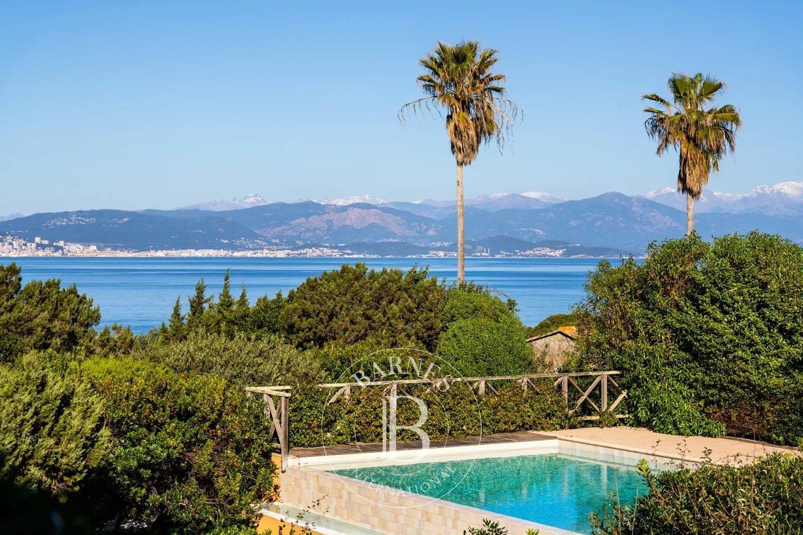 Coti-Chiavari - Property located on the Castagna Peninsula with a 6-bedroom villa and panoramic sea