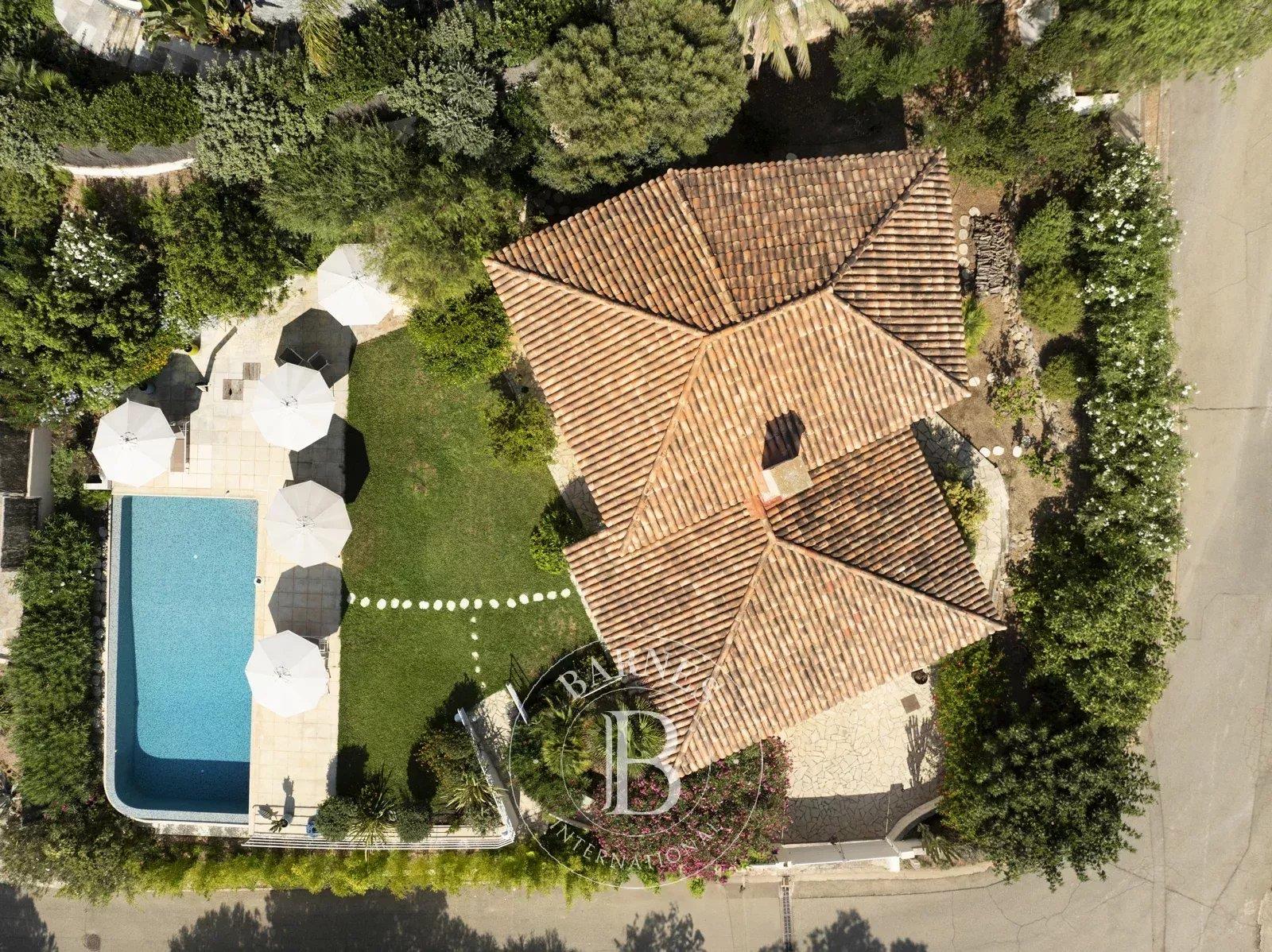 Ajaccio Sanguinaires, Seafront Villa, 4 Bedrooms, Walking Distance to the Beach, Panoramic Sea View