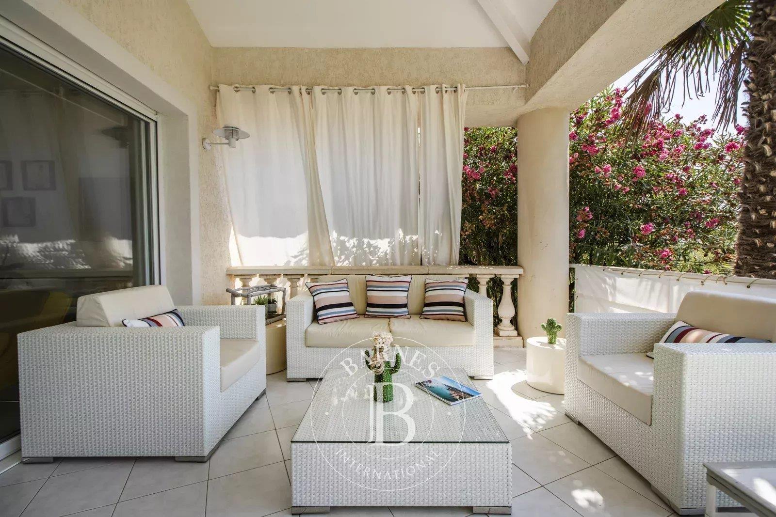 Ajaccio Sanguinaires, Seafront Villa, 4 Bedrooms, Walking Distance to the Beach, Panoramic Sea View