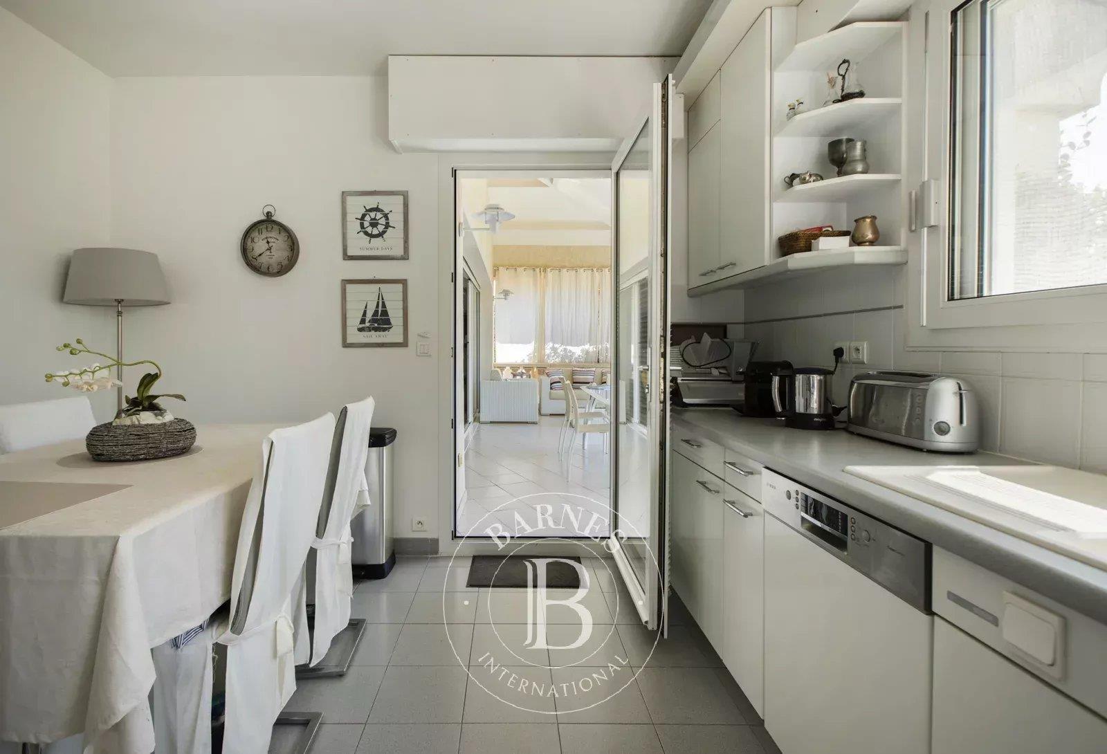 Ajaccio Sanguinaires, Seafront Villa, 4 Bedrooms, Walking Distance to the Beach, Panoramic Sea View