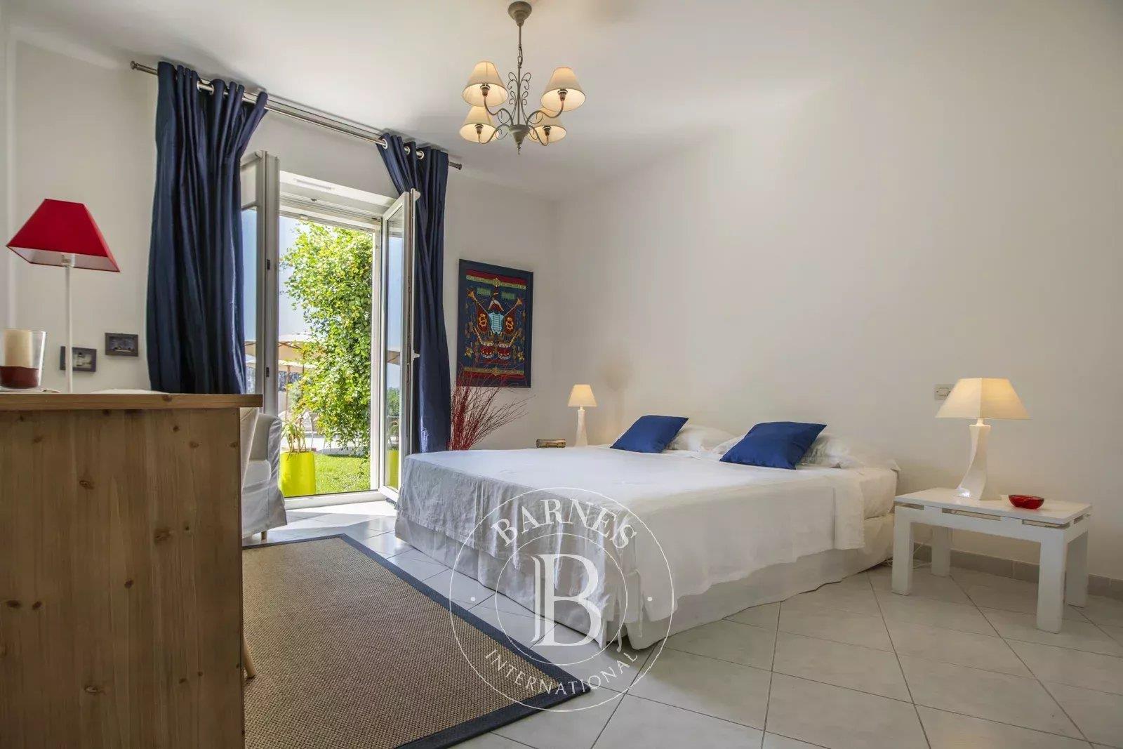 Ajaccio Sanguinaires, Seafront Villa, 4 Bedrooms, Walking Distance to the Beach, Panoramic Sea View
