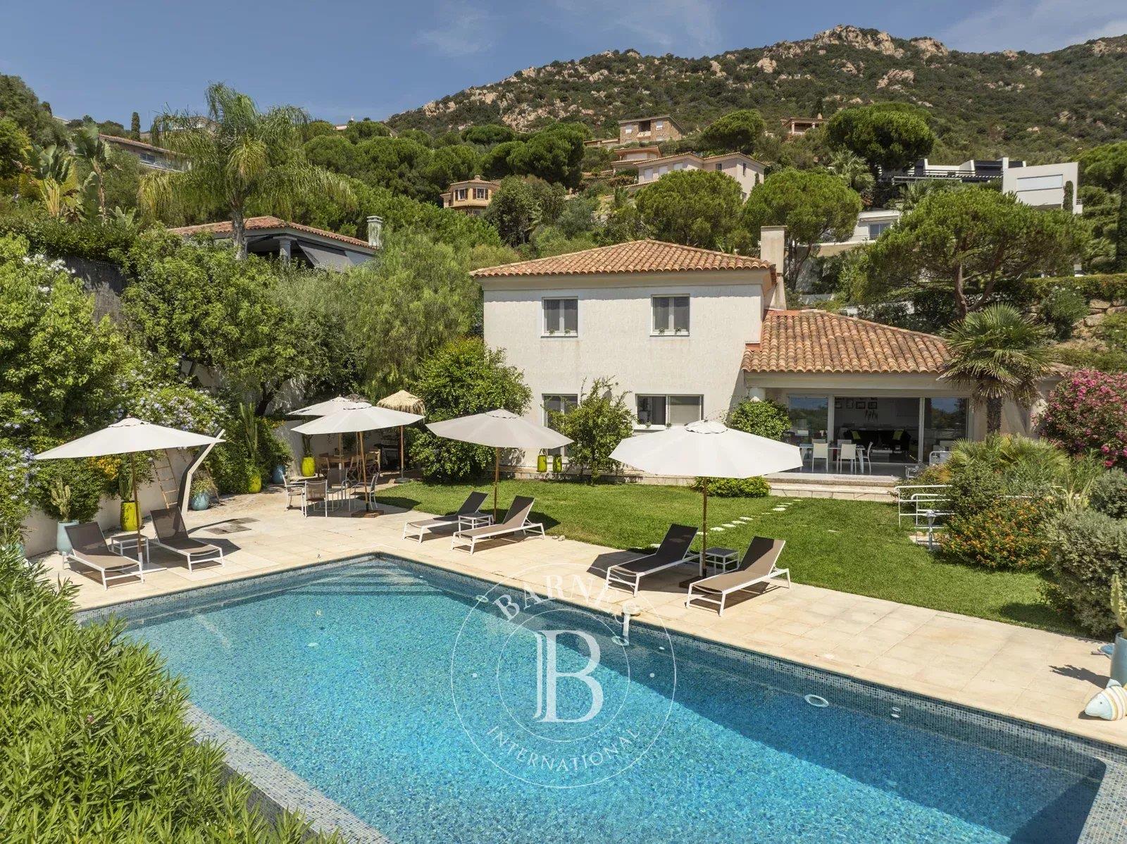 Ajaccio Sanguinaires, Seafront Villa, 4 Bedrooms, Walking Distance to the Beach, Panoramic Sea View