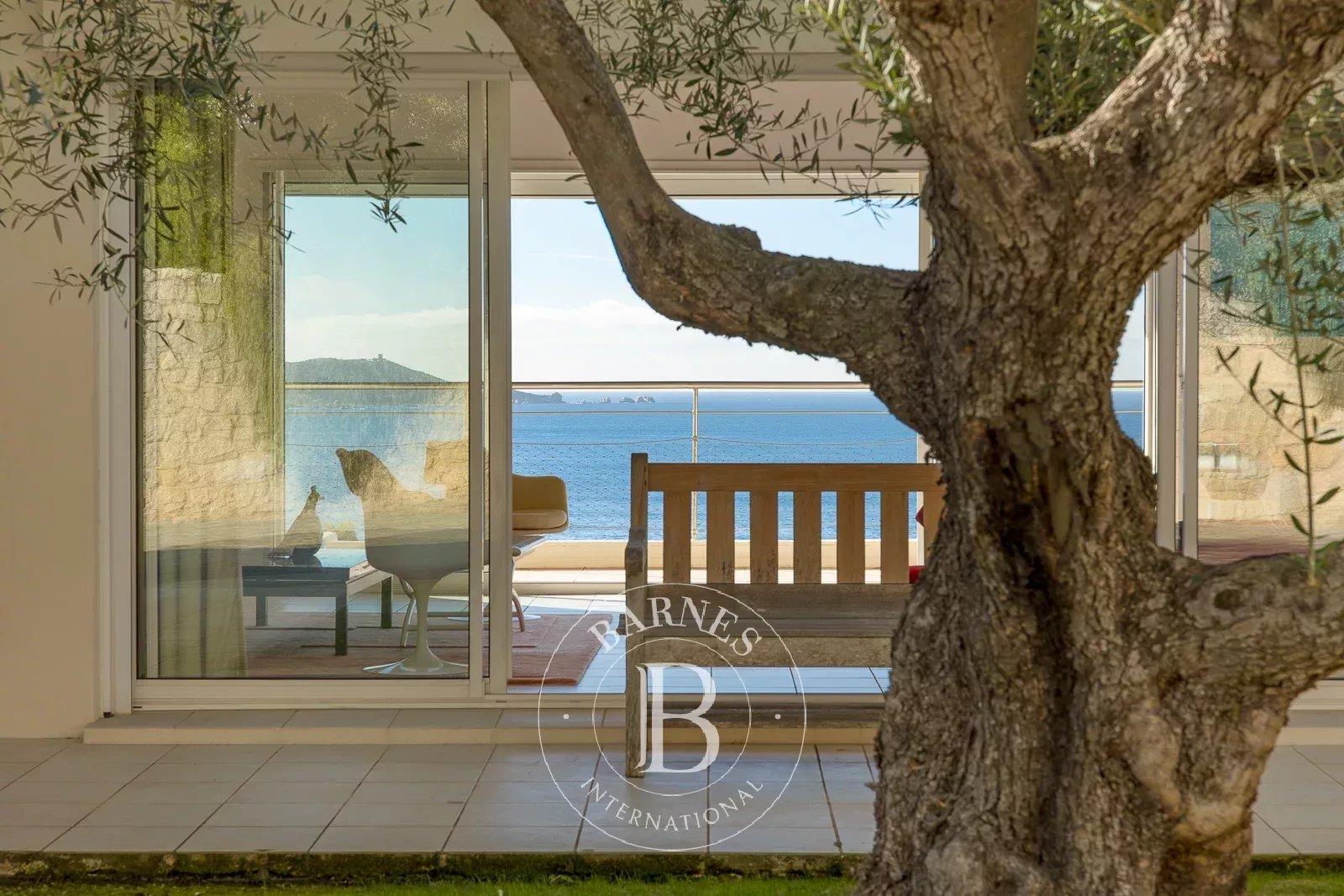 South Shore of Ajaccio, Exclusive Listing, Villa, 5 Bedrooms, Swimming Pool, Seafront, Walking Dista