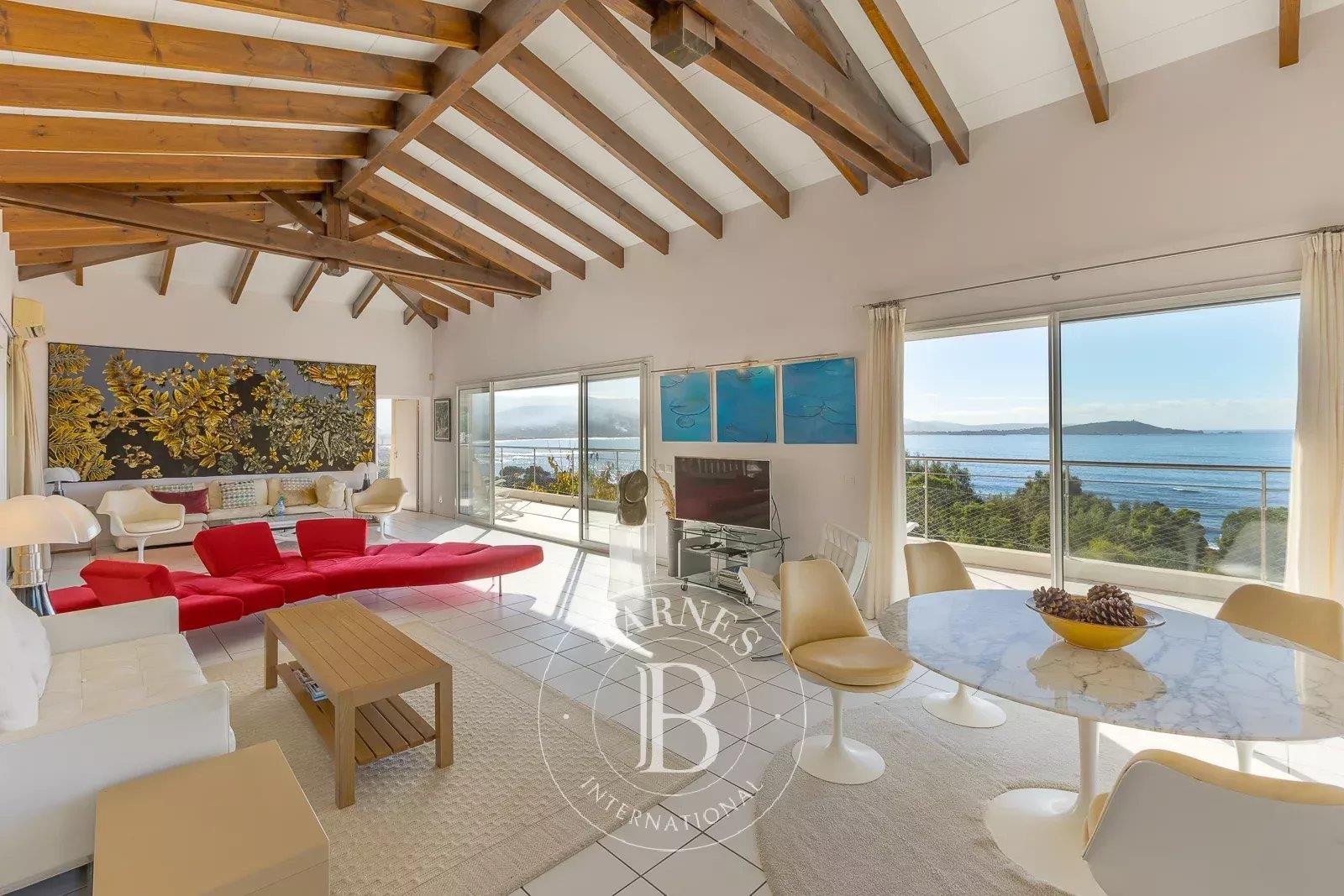 South Shore of Ajaccio, Exclusive Listing, Villa, 5 Bedrooms, Swimming Pool, Seafront, Walking Dista