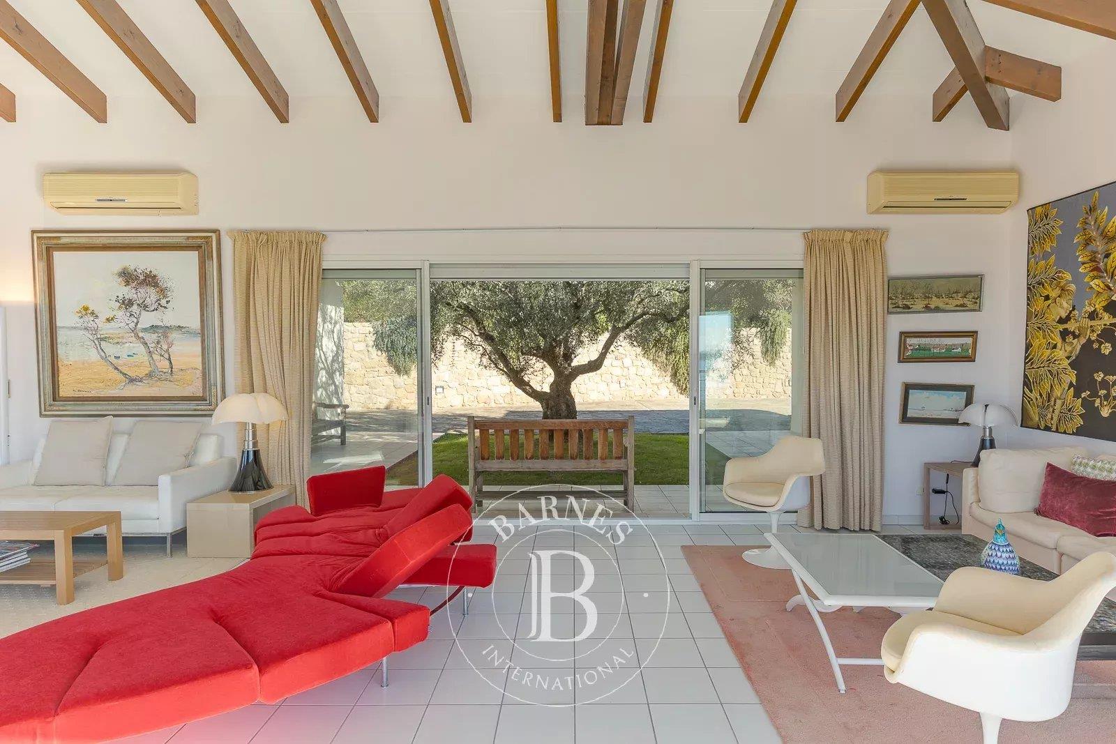 South Shore of Ajaccio, Exclusive Listing, Villa, 5 Bedrooms, Swimming Pool, Seafront, Walking Dista