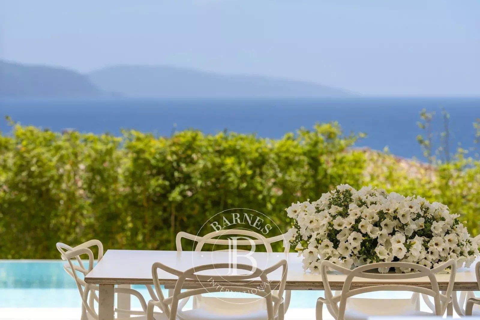 Exclusive – Villa – – 4 Bedrooms – Panoramic Sea View – Swimming Pool – Walking Distance to the Beac