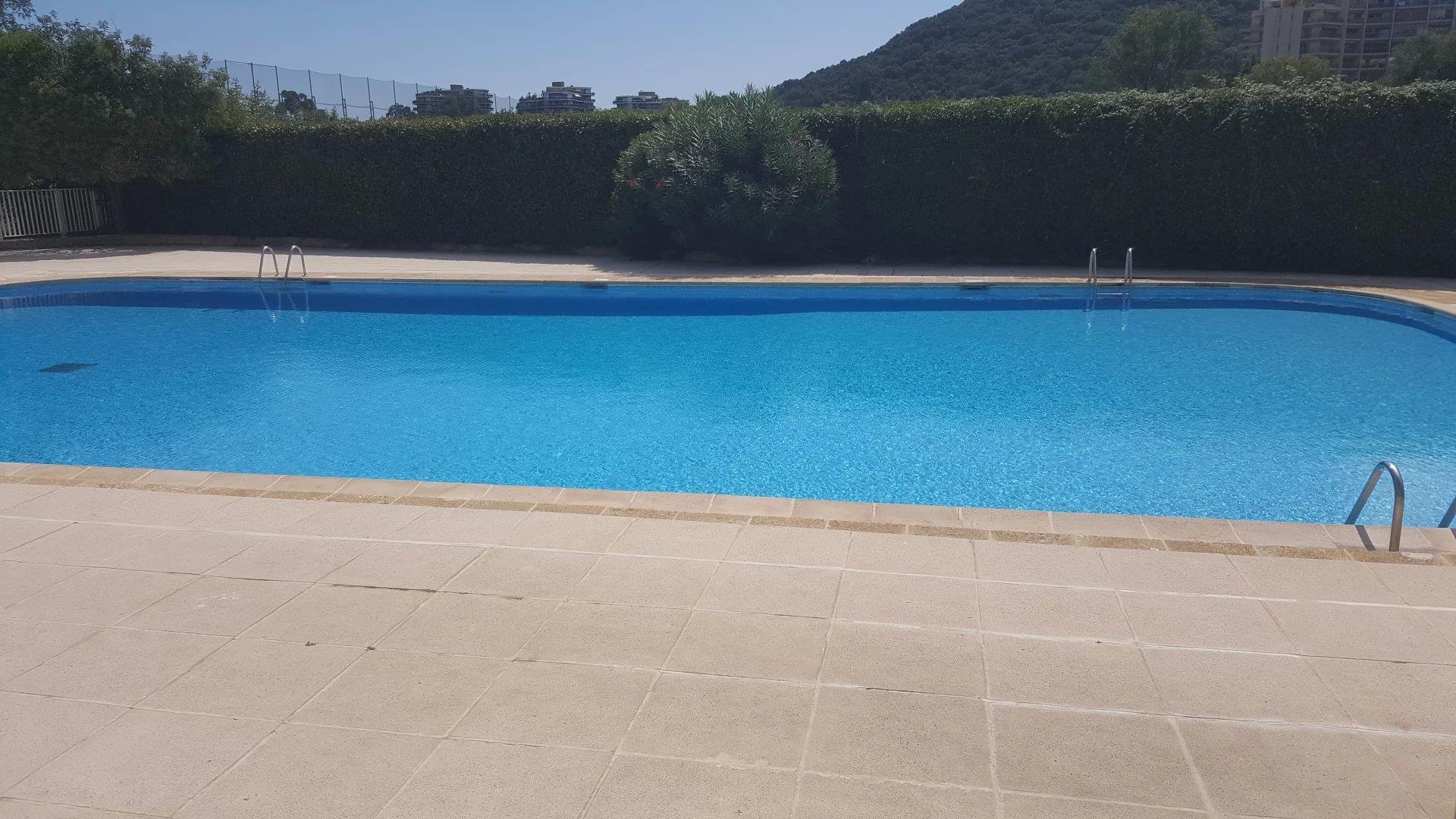Charming 2-room apartment with terrace and pool at Les Greens de Mandelieu!
