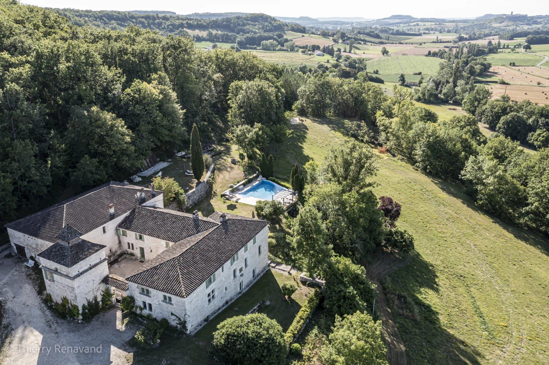 Medieval manor house over 18 hectares with panoramic views