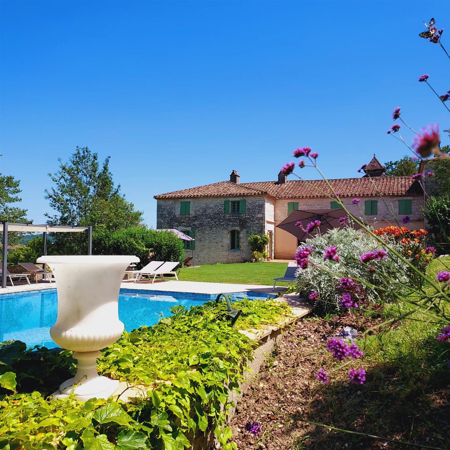 Medieval manor house over 18 hectares with panoramic views