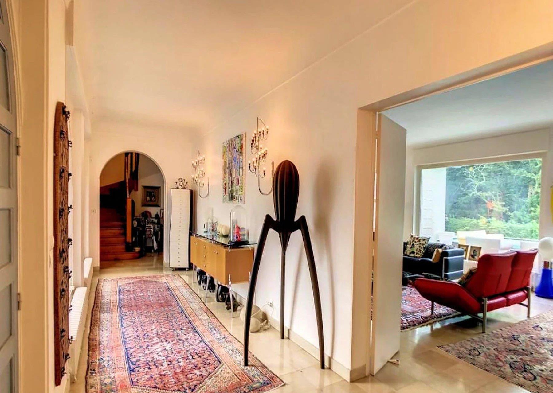 Exceptional home set in idyllic setting with 6347m² of land
