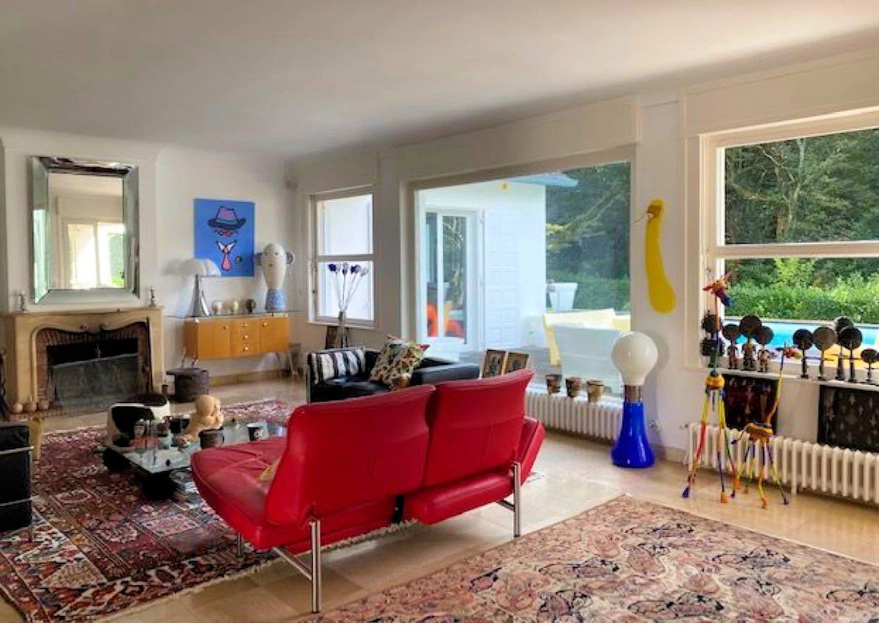 Exceptional home set in idyllic setting with 6347m² of land