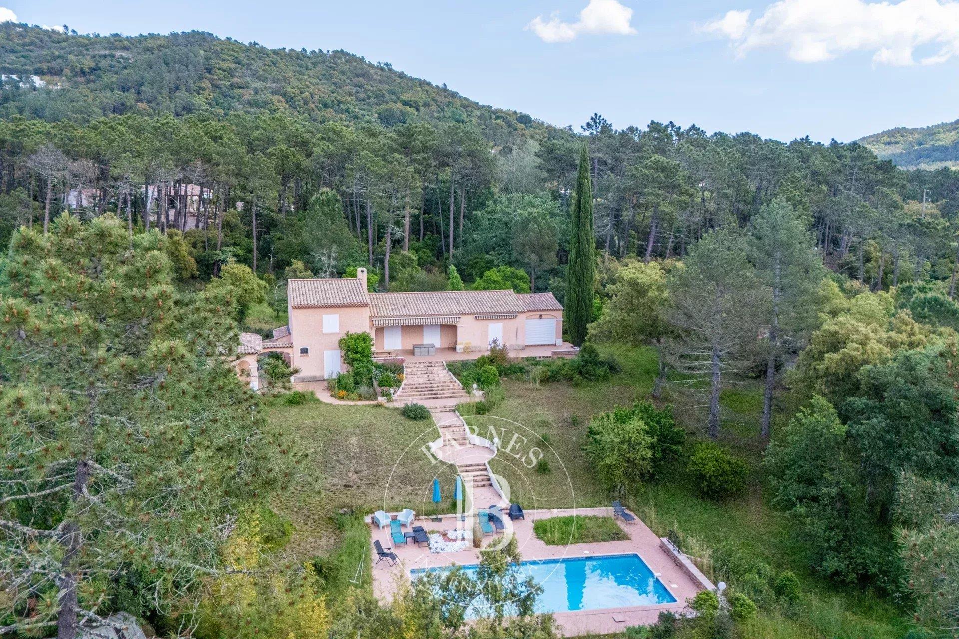 Le Muy - Villa Private Estate - Land 1,2 Hectare - Large Swimming Pool