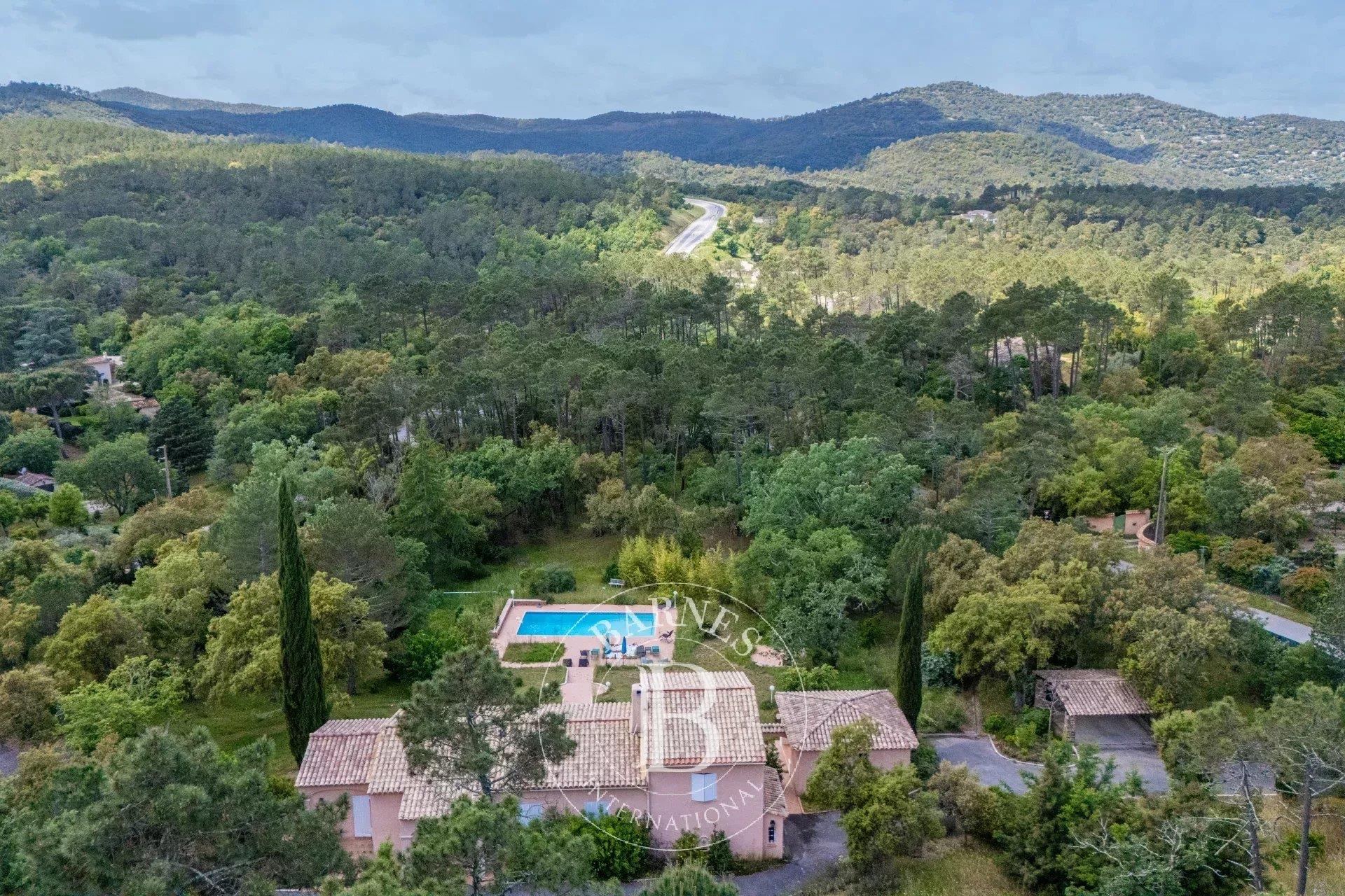 Le Muy - Villa Private Estate - Land 1,2 Hectare - Large Swimming Pool