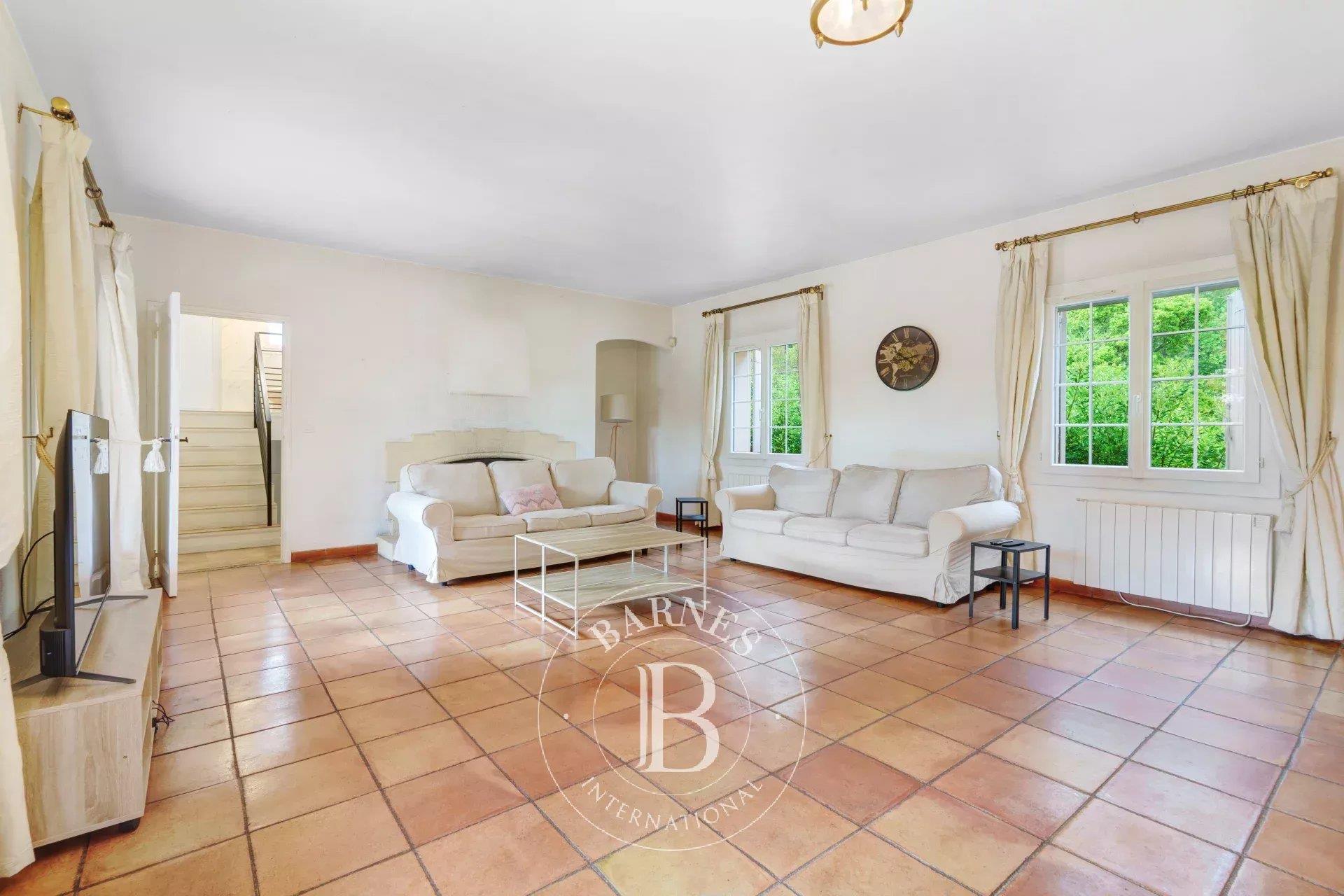 Le Muy - Villa Private Estate - Land 1,2 Hectare - Large Swimming Pool