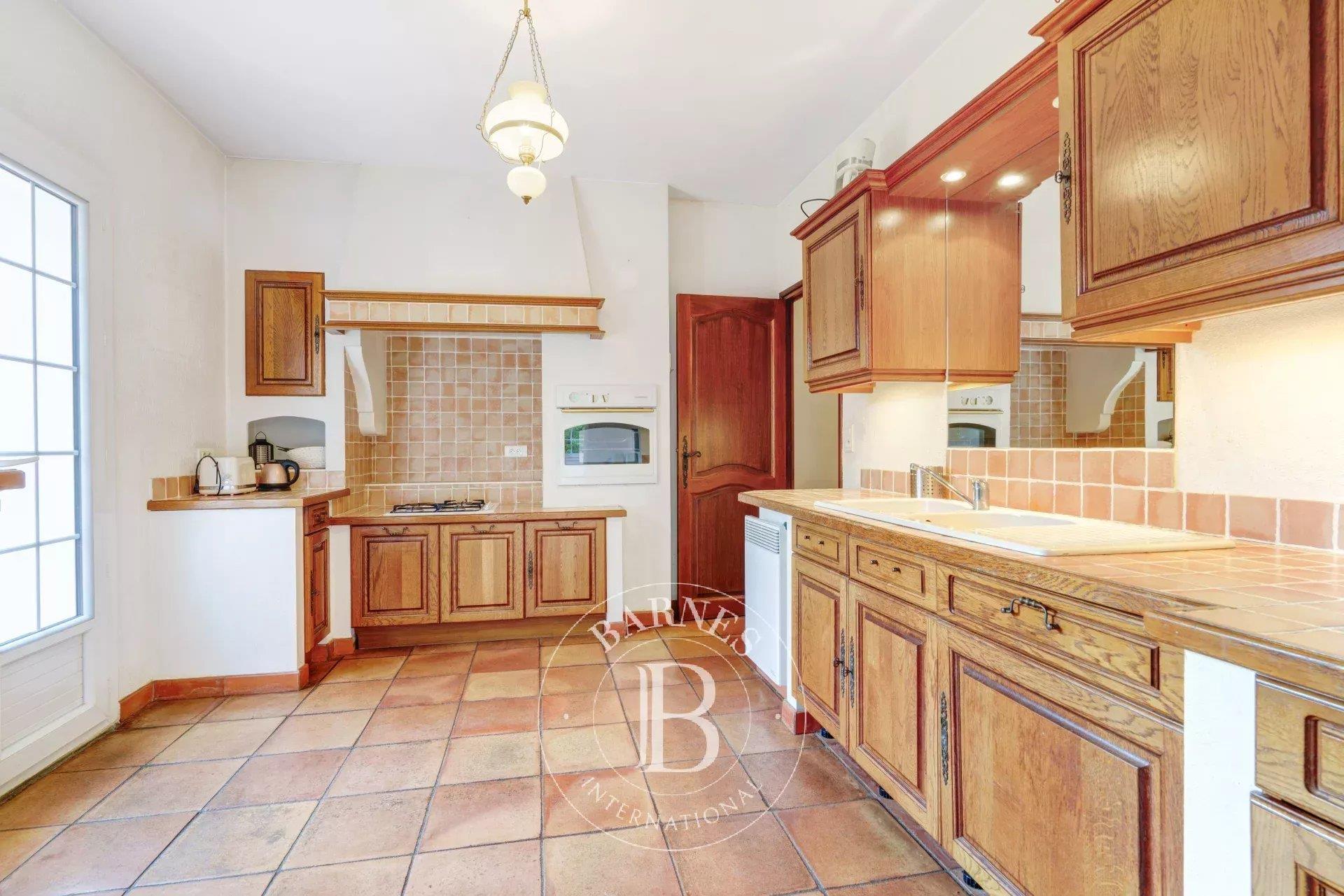 Le Muy - Villa Private Estate - Land 1,2 Hectare - Large Swimming Pool