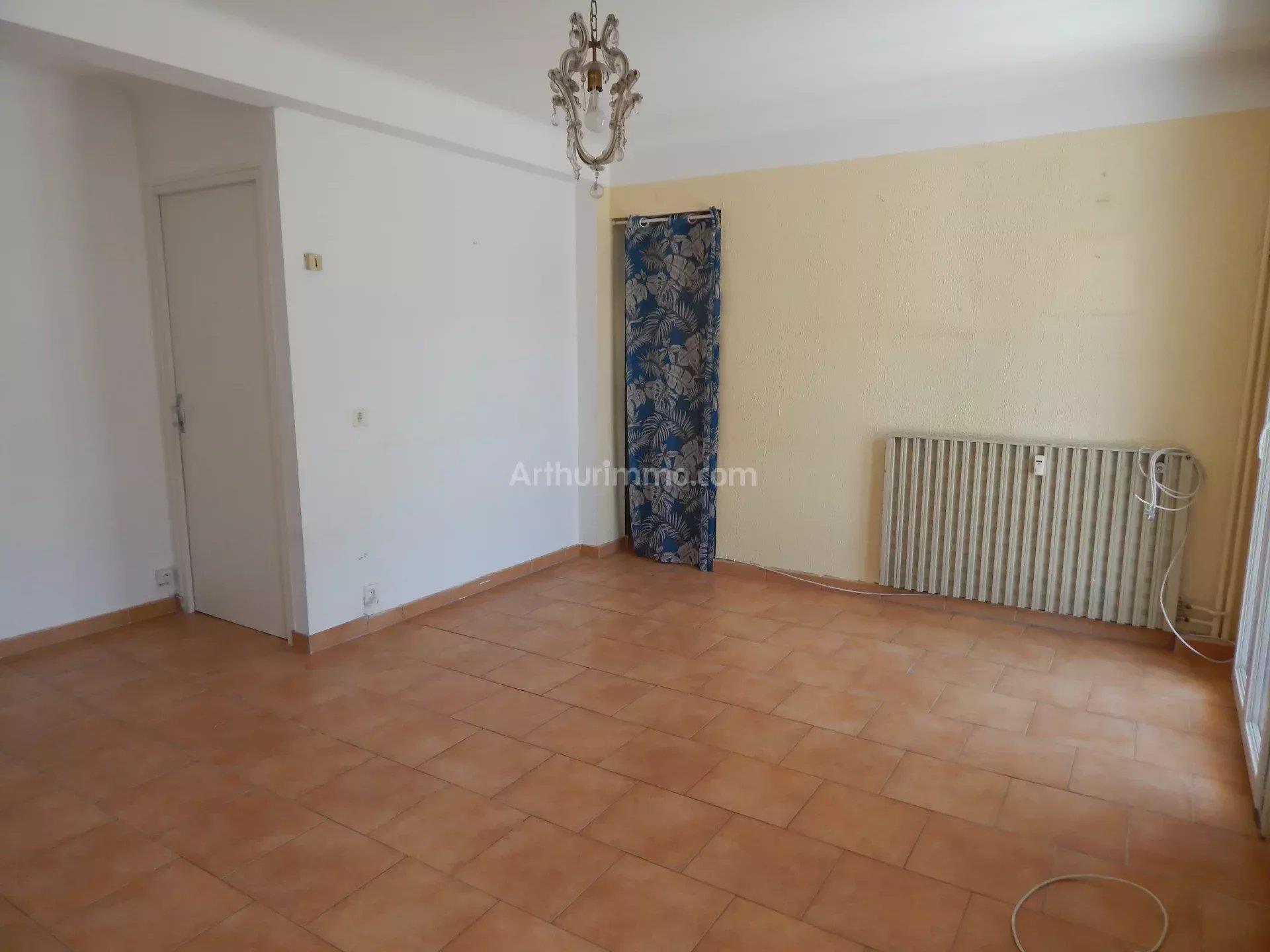 Purchase: Apartment (83690)