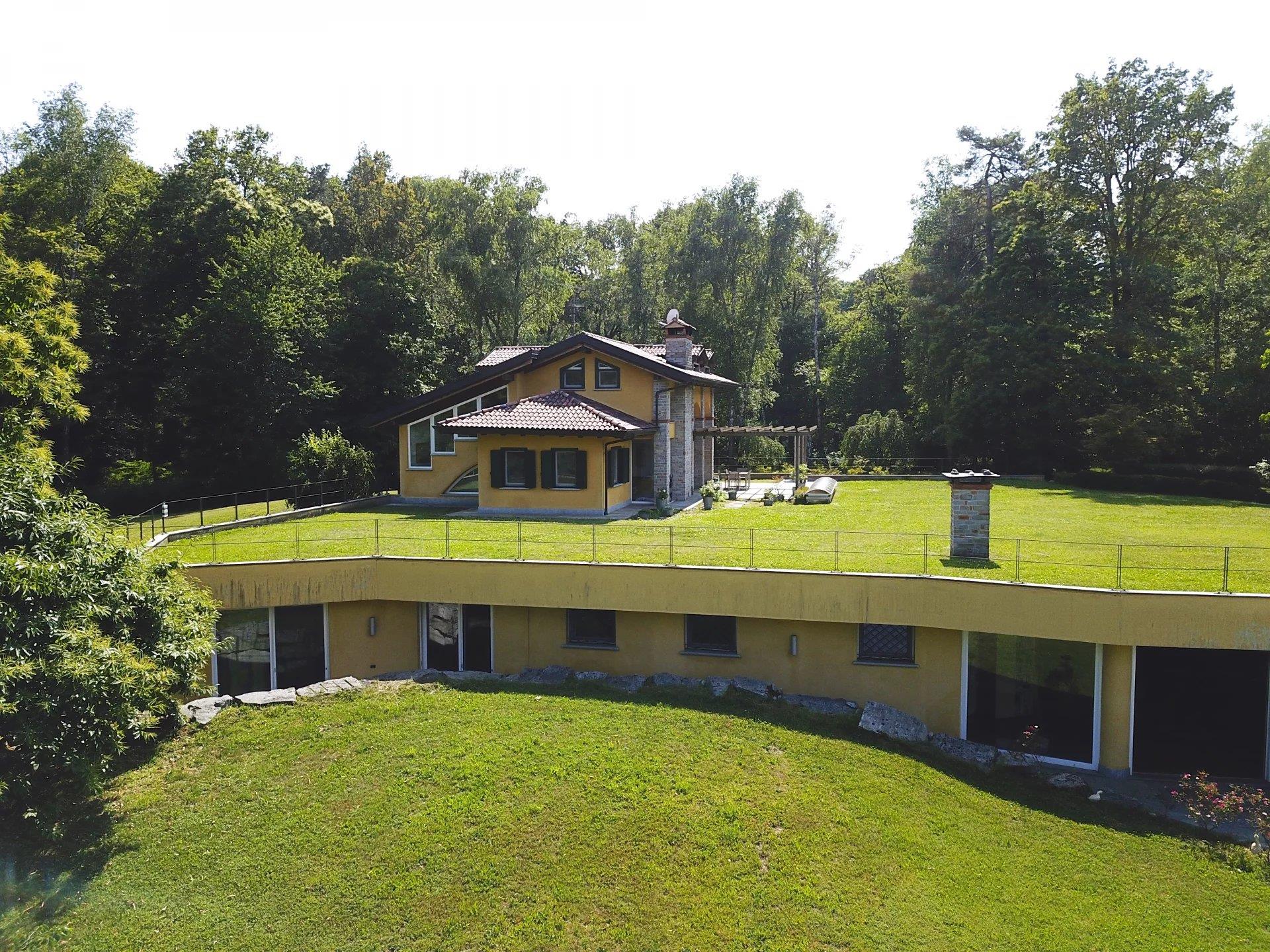 Prestigious Property for Sale in Agrate Conturbia with Park and Pool