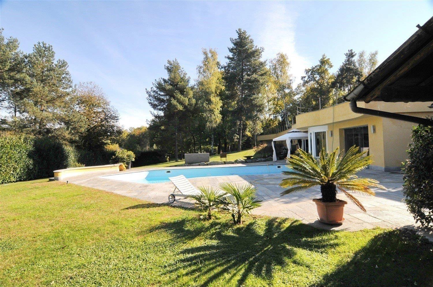 Prestigious Property for Sale in Agrate Conturbia with Park and Pool