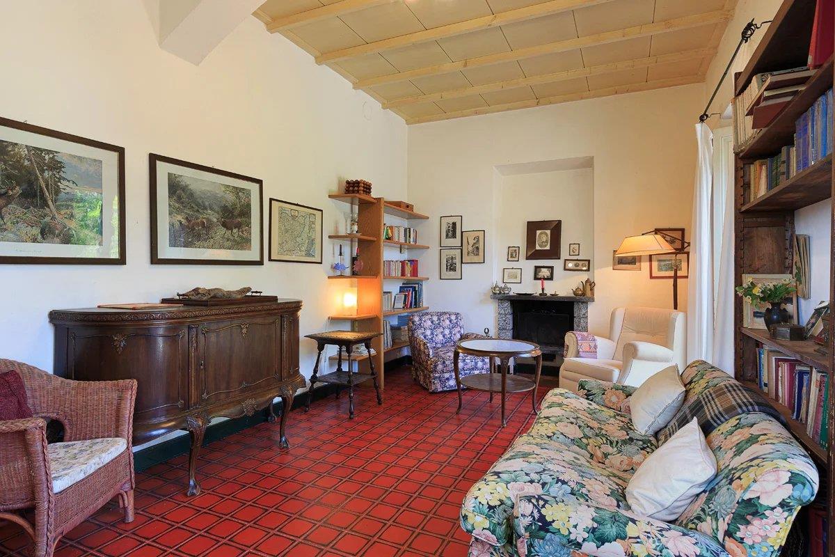 Prestigious property consisting of villa and annexe in front of Lake Maggiore