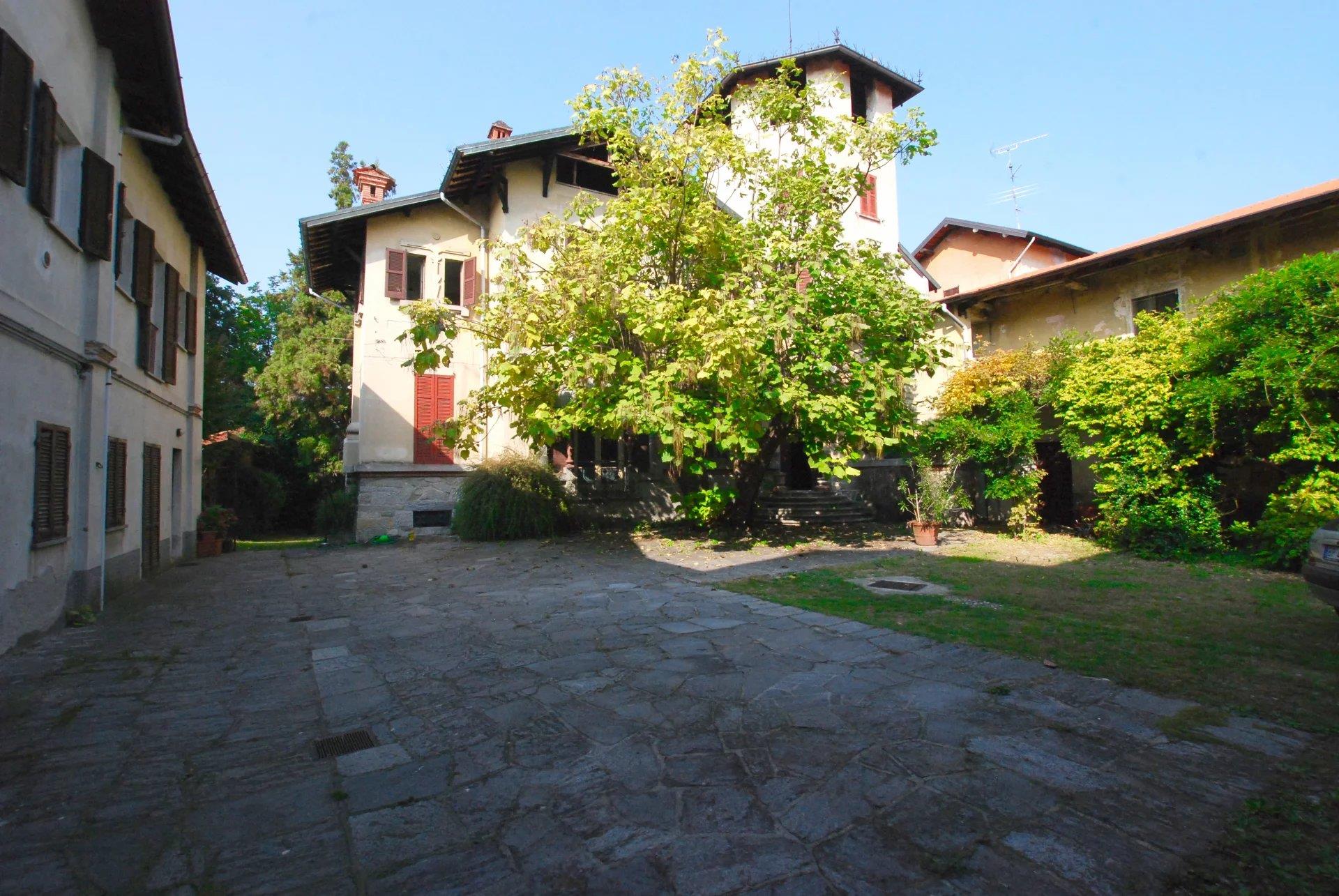 Historic villa for sale in Golasecca