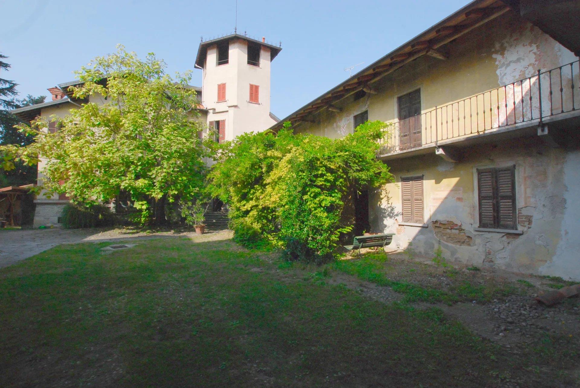 Historic villa for sale in Golasecca