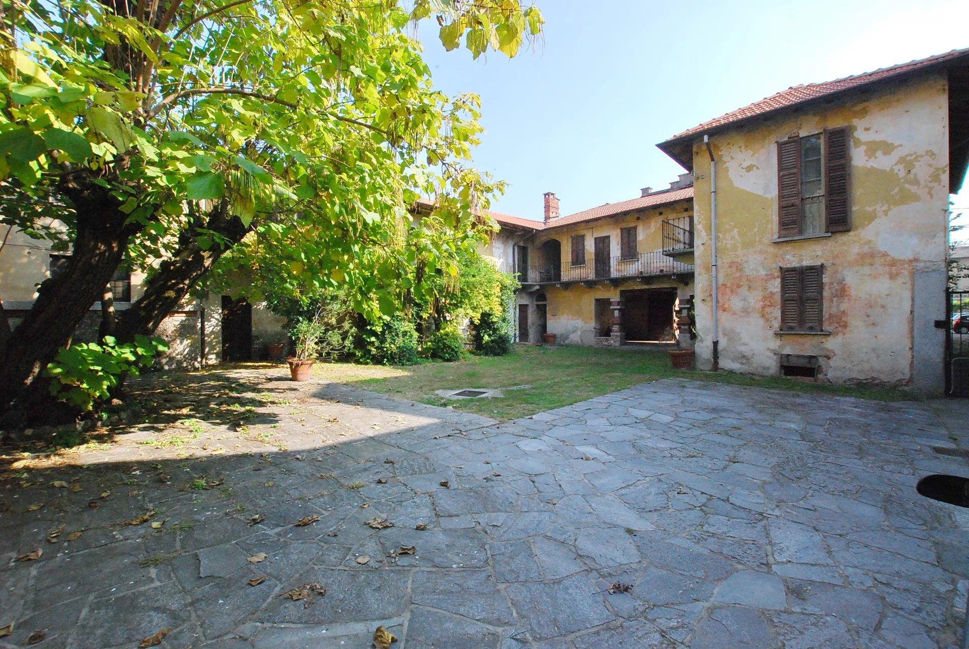 Historic villa for sale in Golasecca