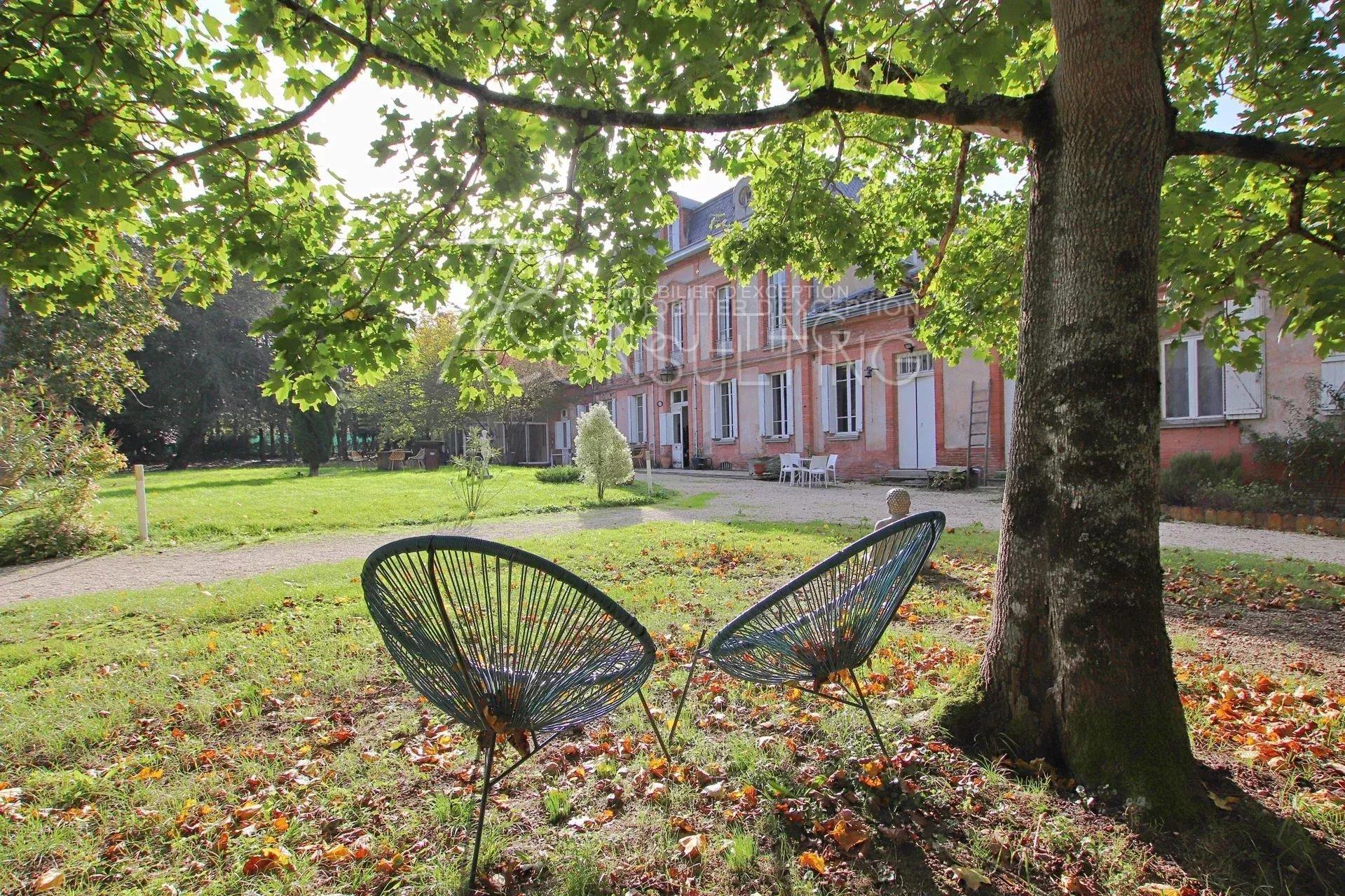 Sale 15Mn South Toulouse Castle And Outbuildings