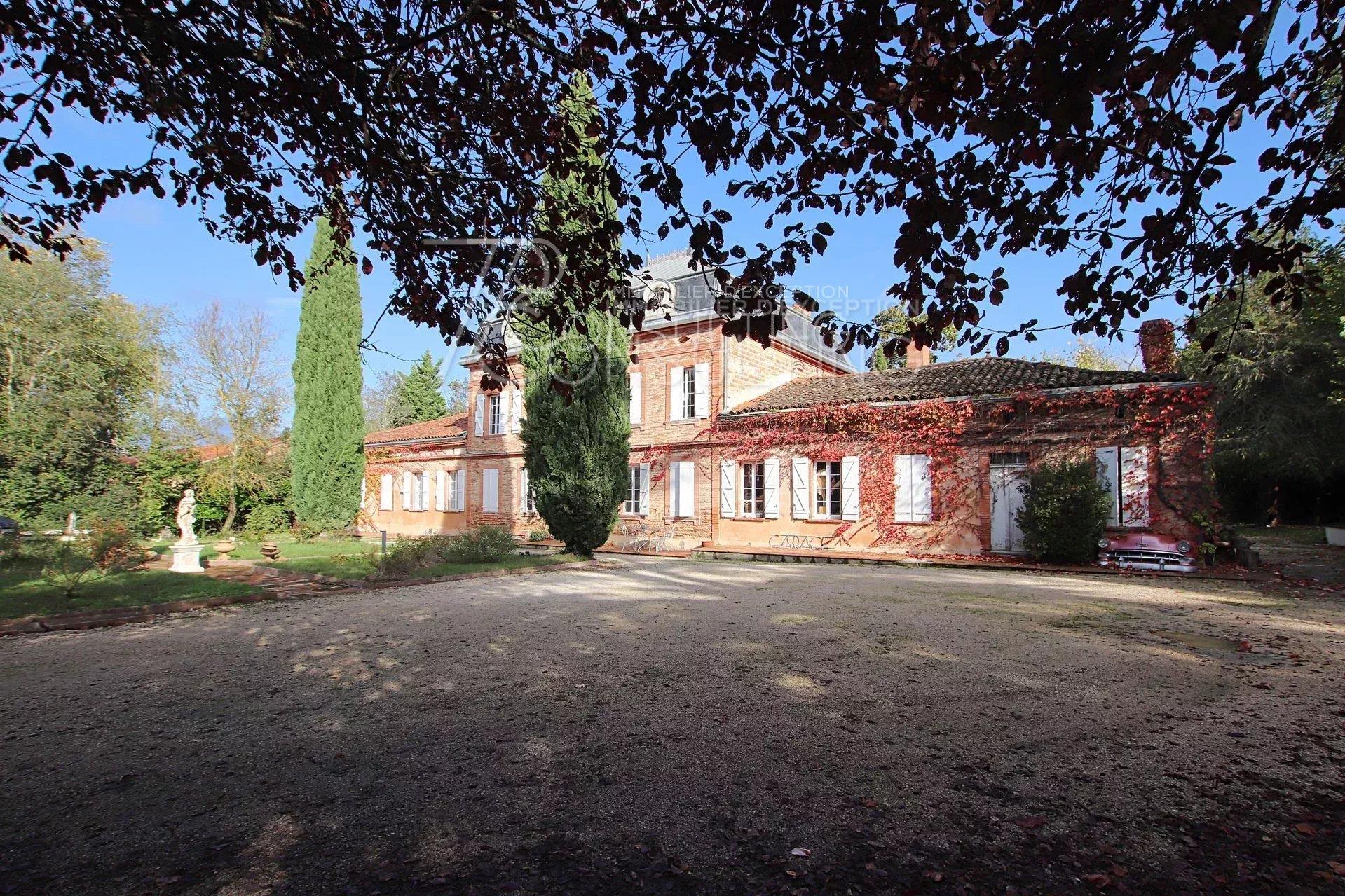 Sale 15Mn South Toulouse Castle And Outbuildings