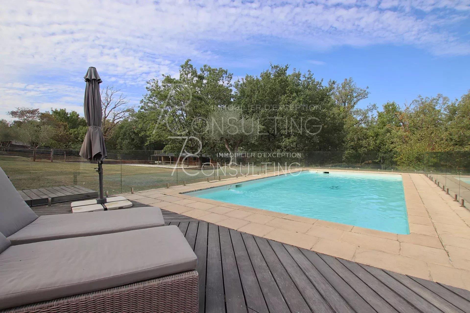 Sale Castelnau d'Estretefond sector 20km Blagnac airport Contemporary house