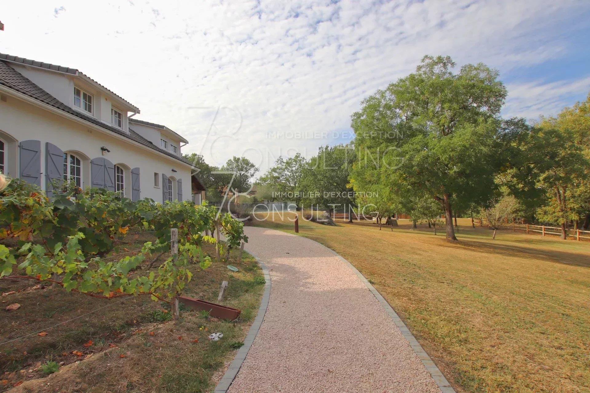 Sale Castelnau d'Estretefond sector 20km Blagnac airport Contemporary house