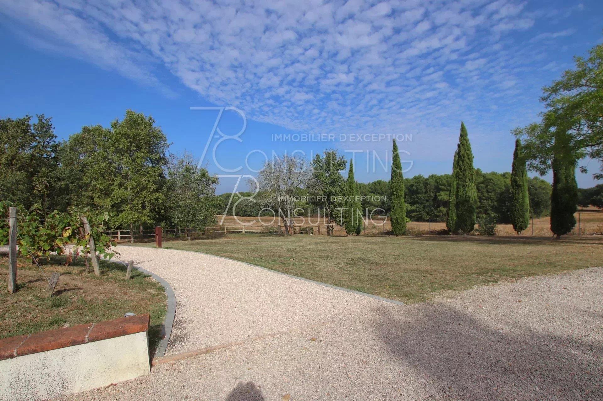 Sale Castelnau d'Estretefond sector 20km Blagnac airport Contemporary house