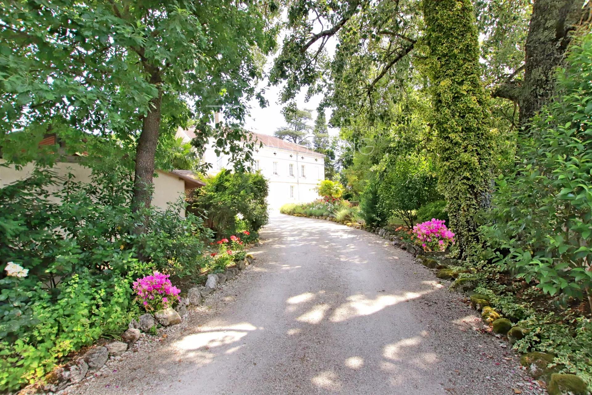 Urgent Sale Mansion 50Mn Aéroport