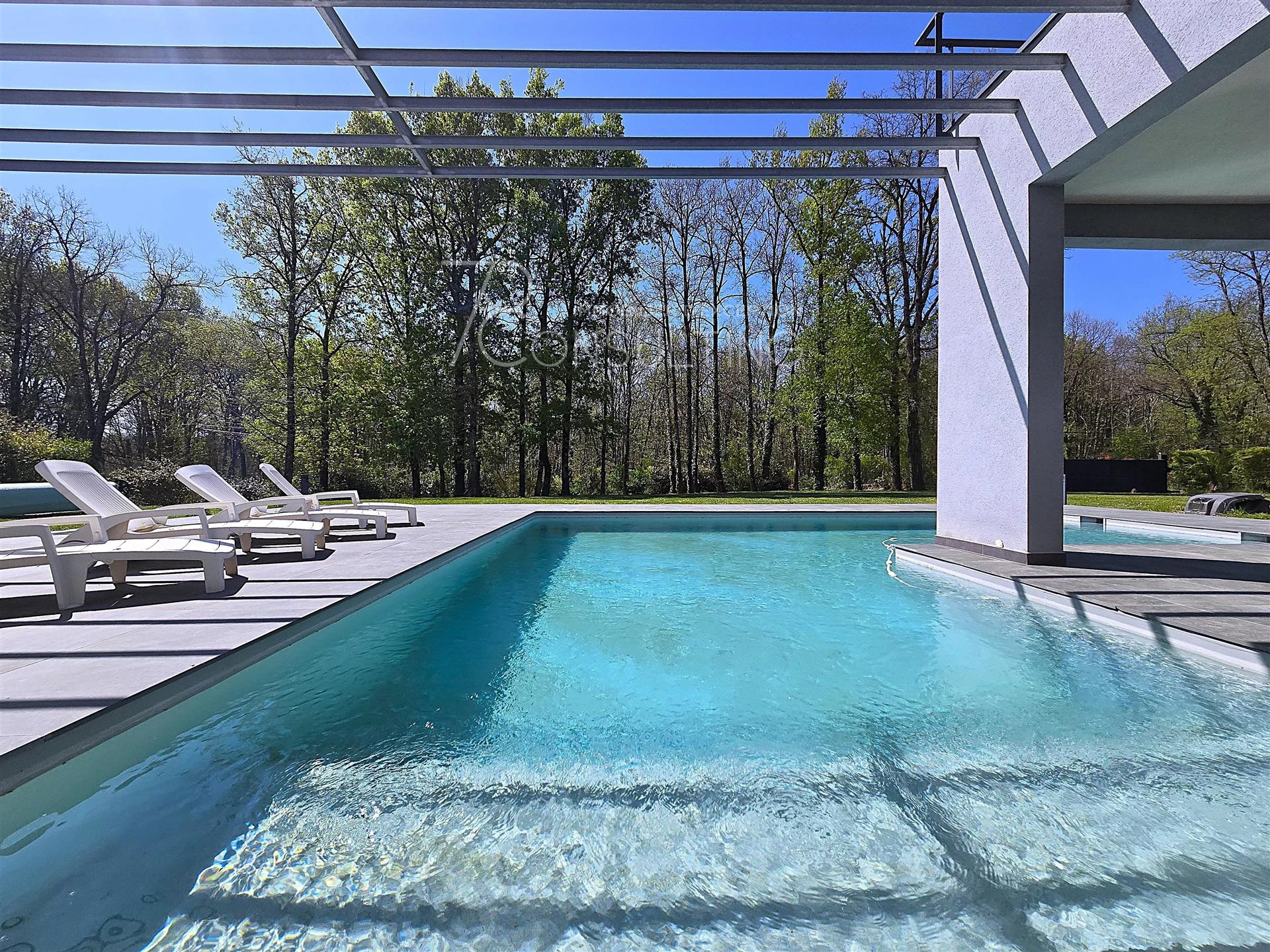 Exclusive Sale 25 Min North Of The Airport Contemporary House 7 Rooms + Basement On 5000M²