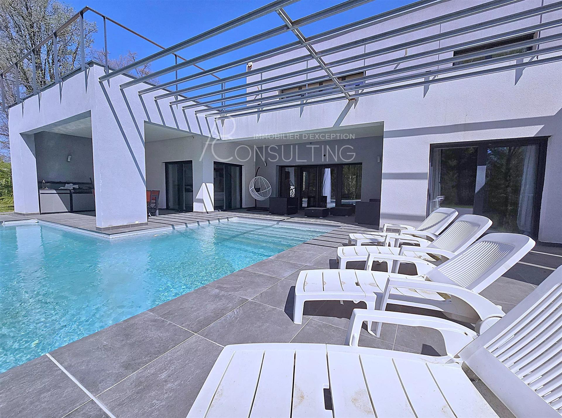 Exclusive Sale 25 Min North Of The Airport Contemporary House 7 Rooms + Basement On 5000M²
