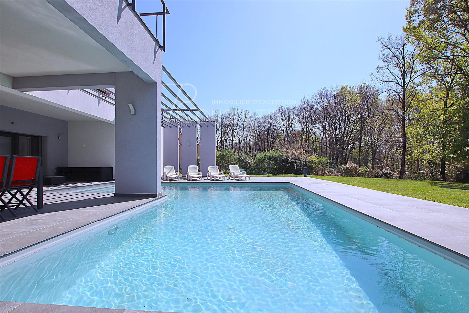 Exclusive Sale 25 Min North Of The Airport Contemporary House 7 Rooms + Basement On 5000M²