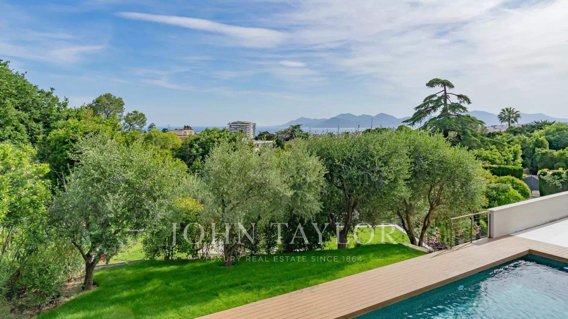 Cannes Bénéfiat magnífica moradia renovada vista mar