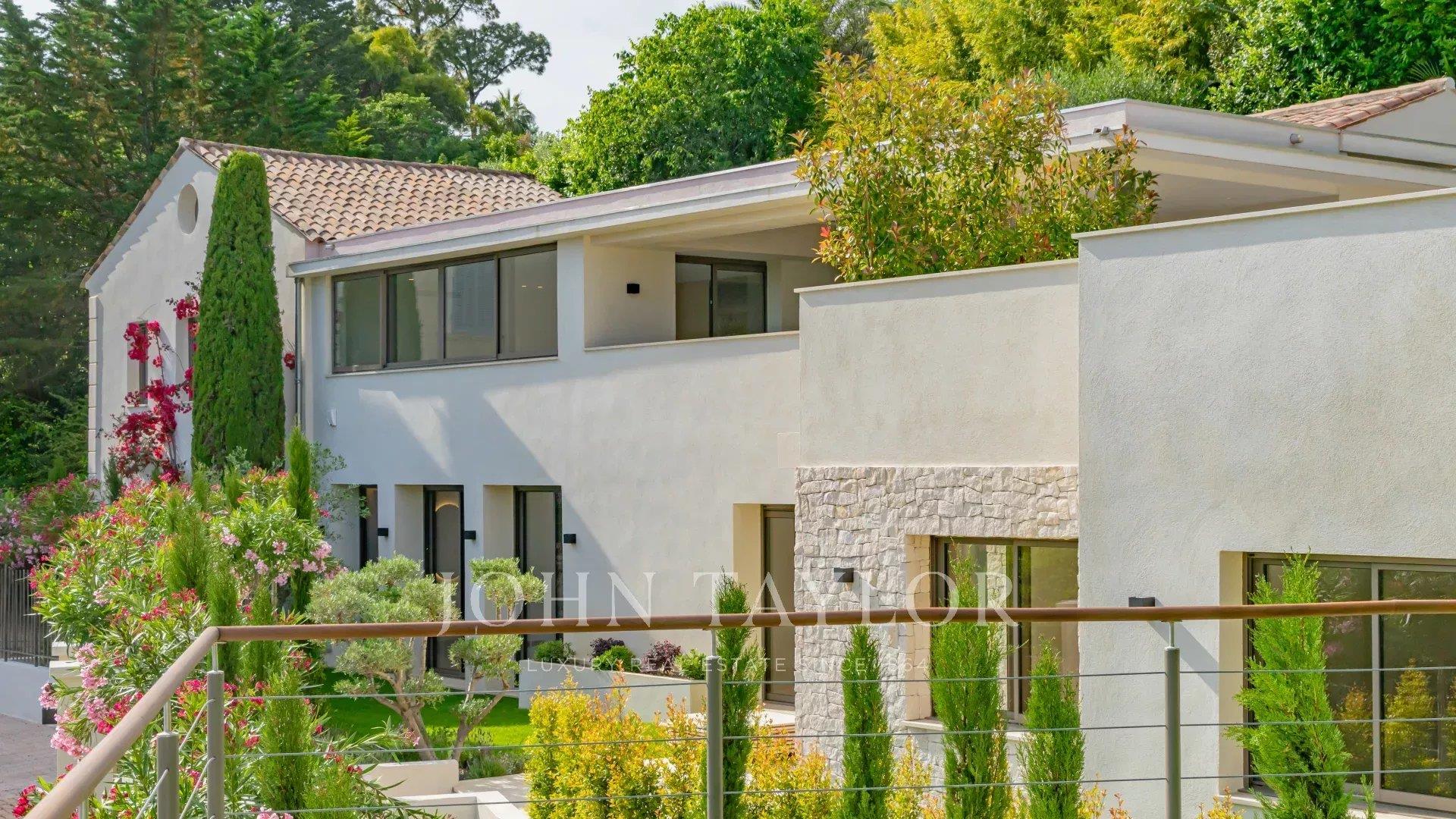 Cannes Bénéfiat magnífica moradia renovada vista mar