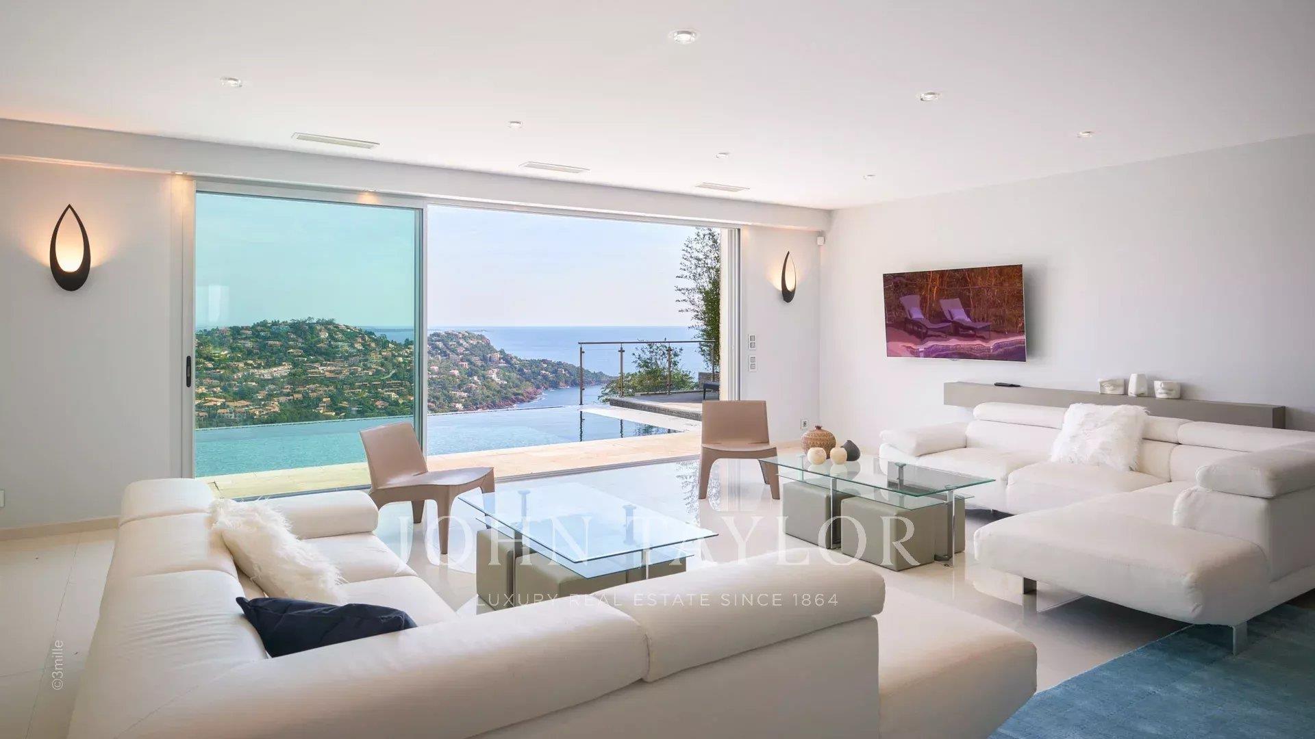 Propriedade contemporânea de luxo com vista para o mar