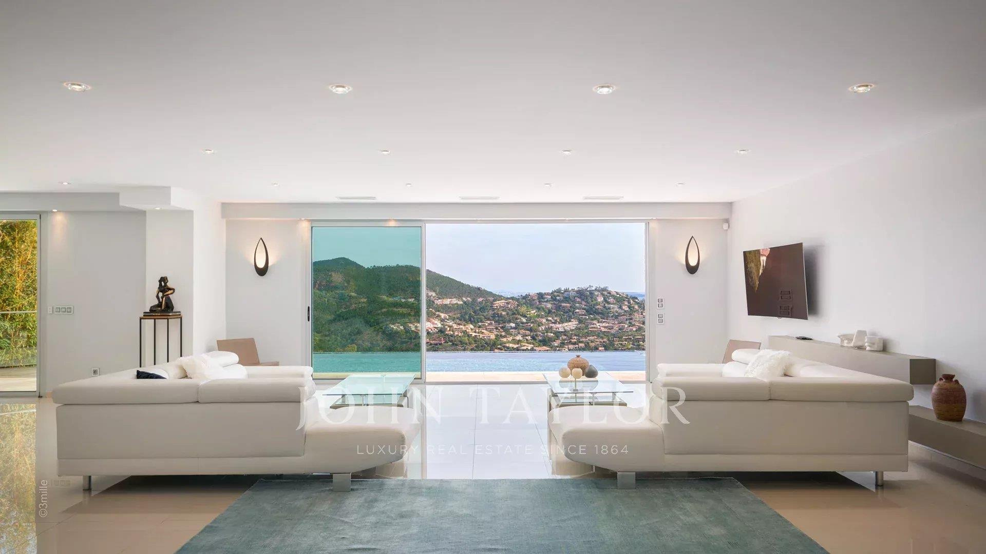 Propriedade contemporânea de luxo com vista para o mar