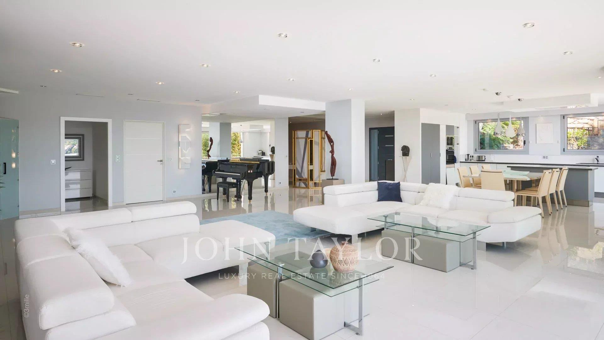 Propriedade contemporânea de luxo com vista para o mar
