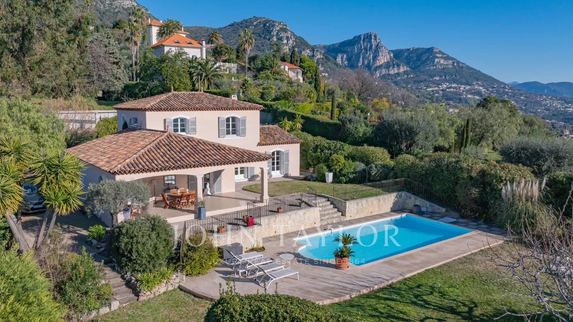 Villa llave en mano con vistas al mar y piscina