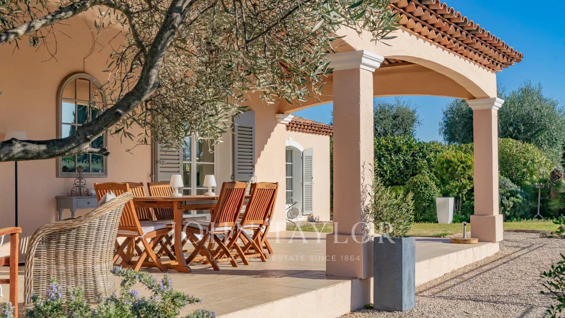 Villa llave en mano con vistas al mar y piscina