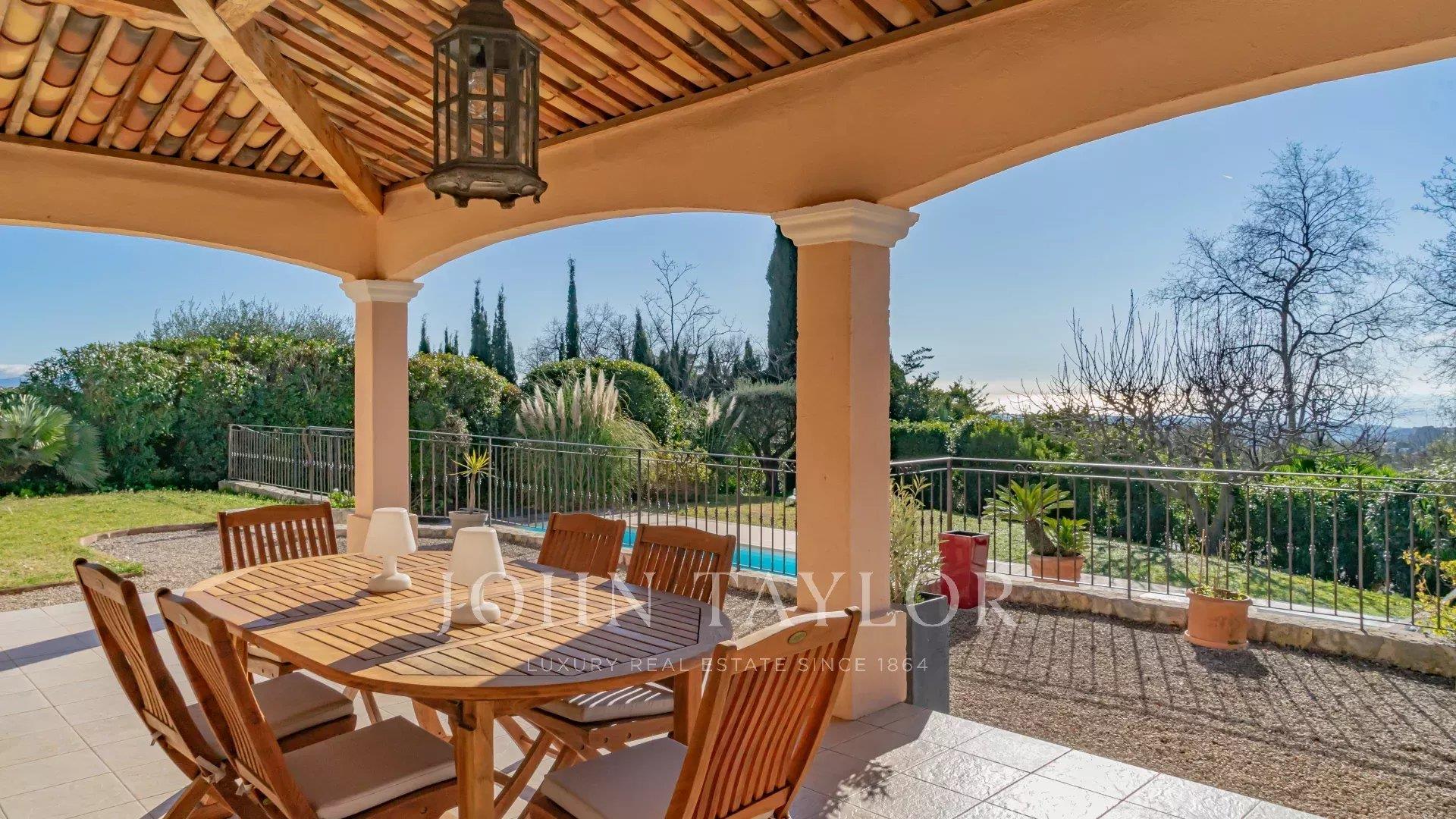 Villa llave en mano con vistas al mar y piscina