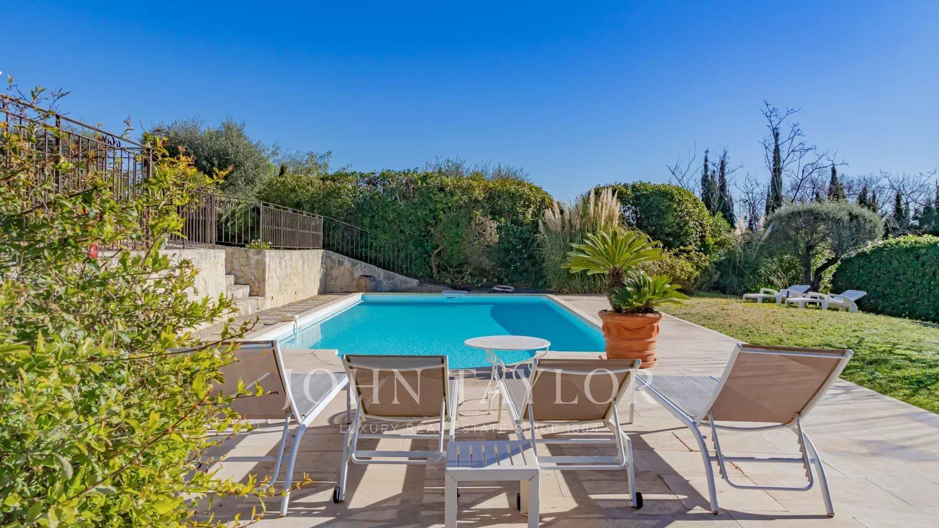 Villa llave en mano con vistas al mar y piscina