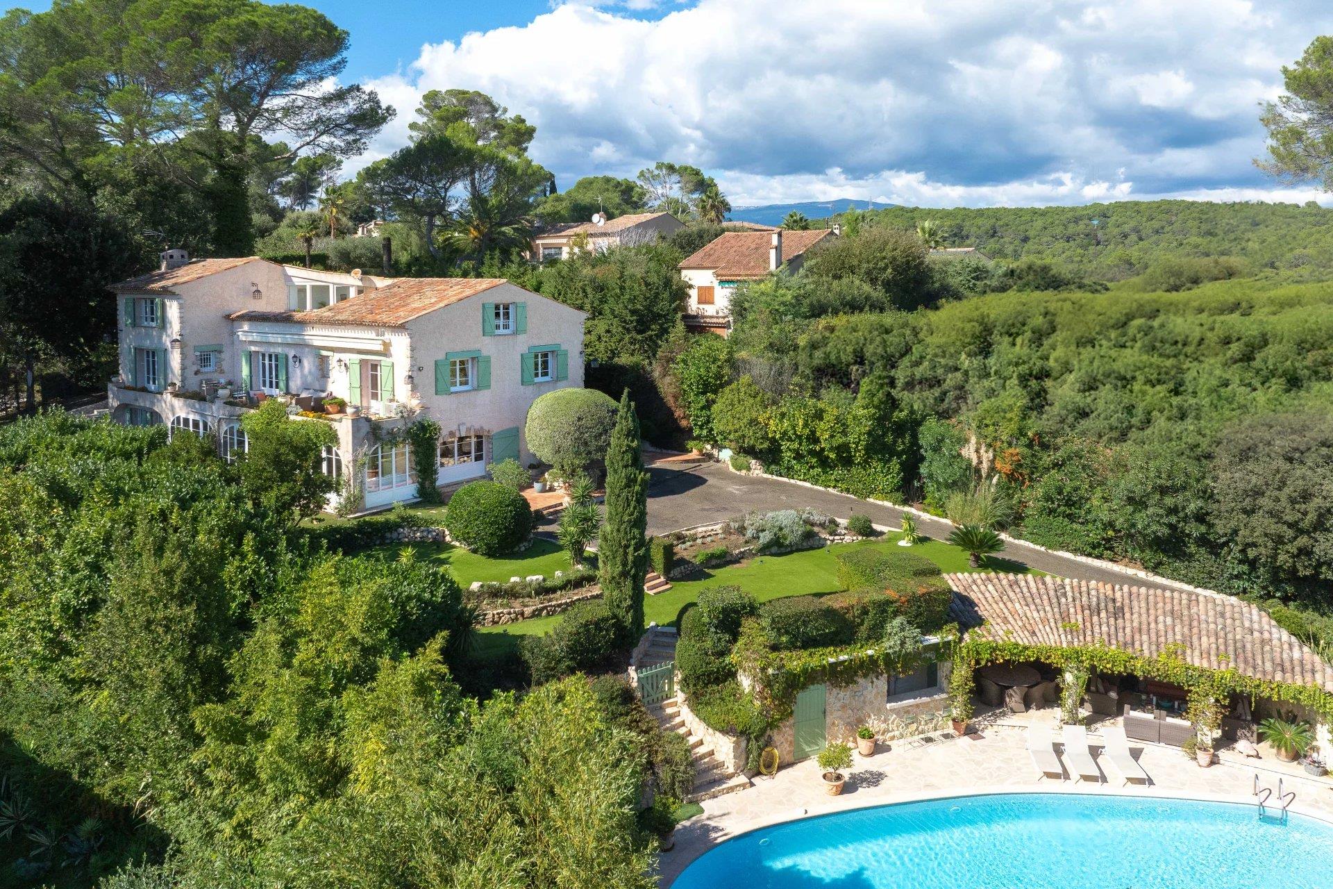 Domaine de la Peyrière - Moradia de charme com vista para o golfe