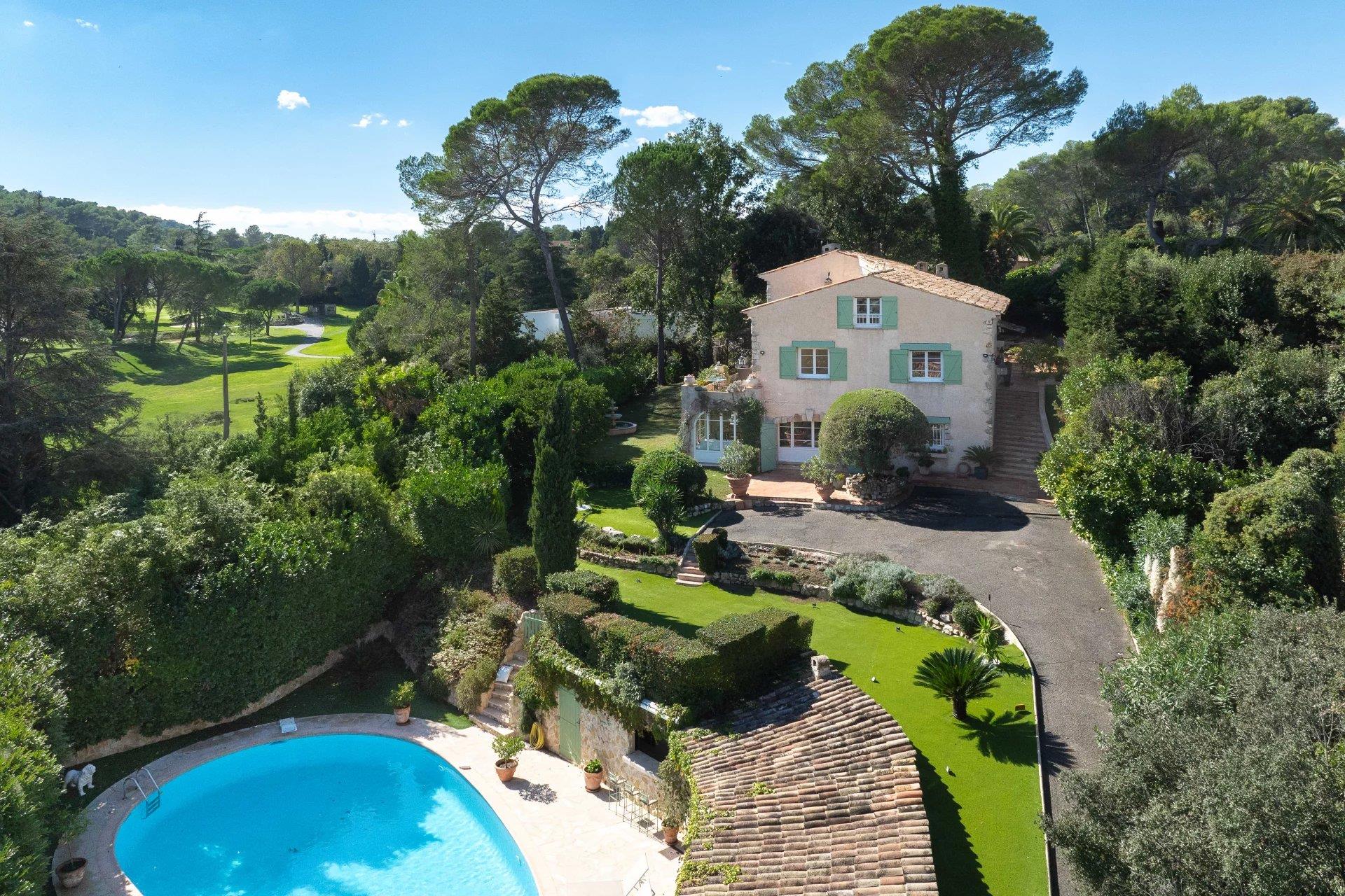 Domaine de la Peyrière - Moradia de charme com vista para o golfe
