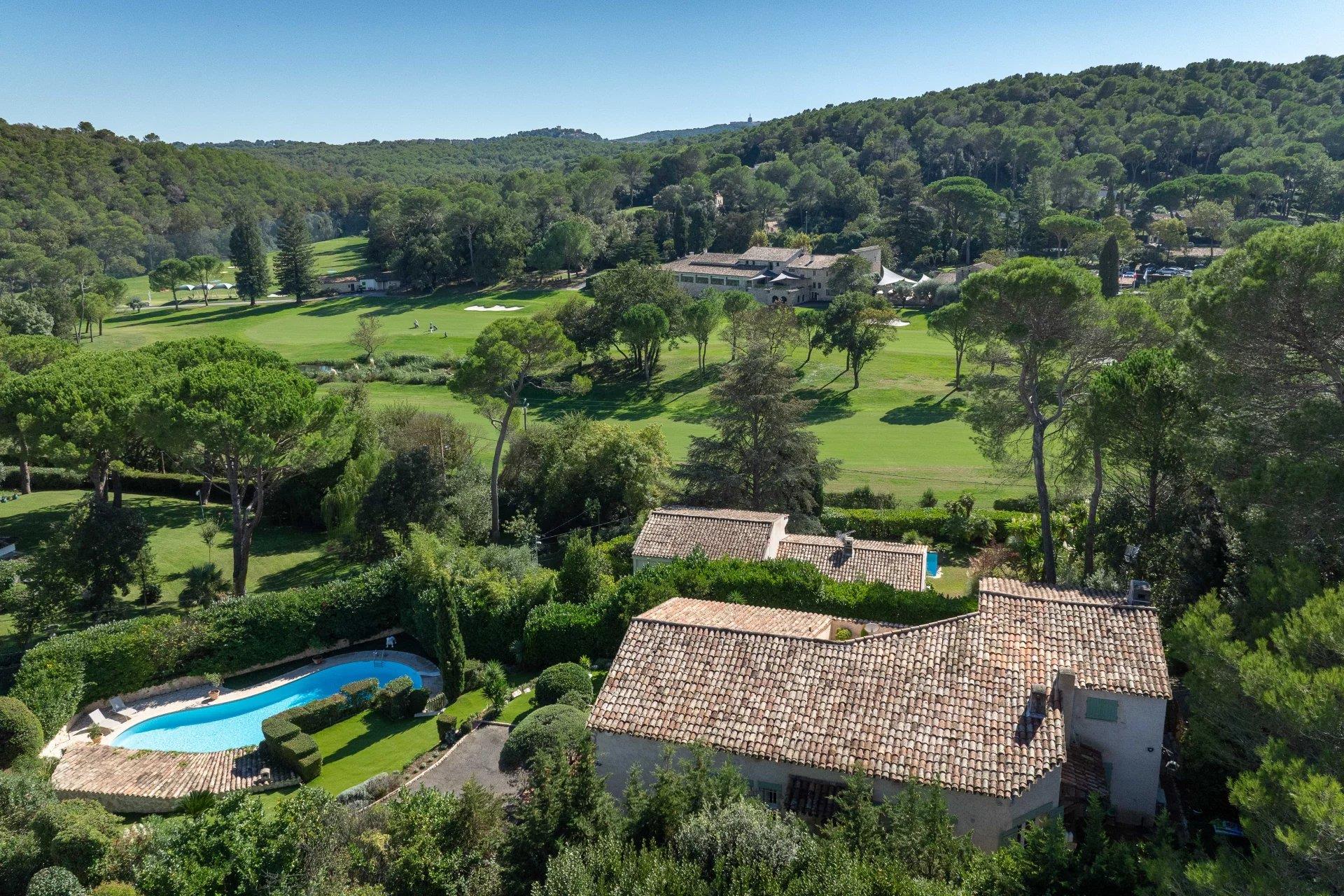 Domaine de la Peyrière - Moradia de charme com vista para o golfe