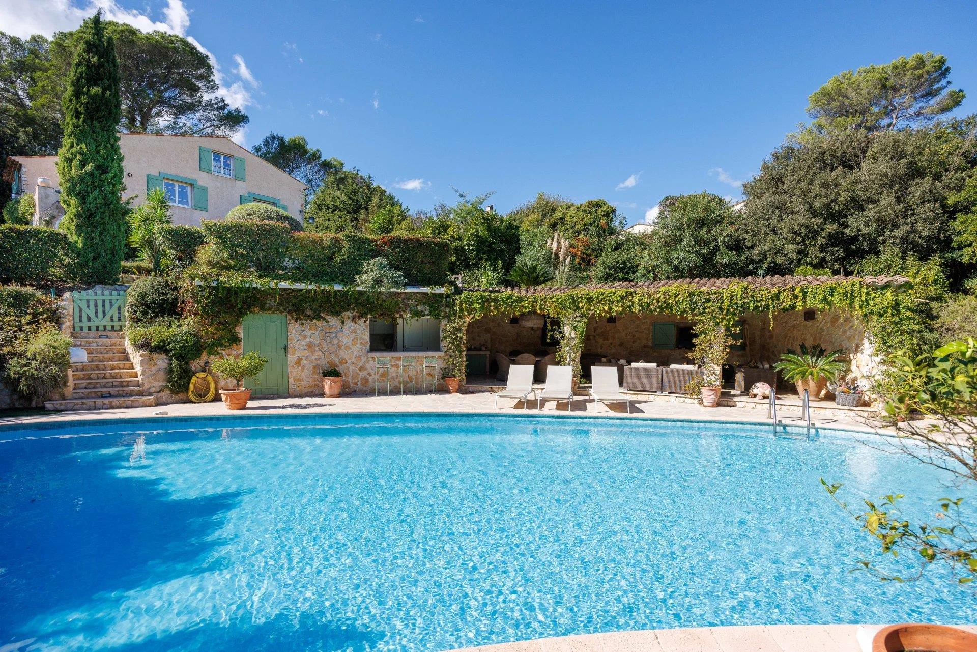 Domaine de la Peyrière - Moradia de charme com vista para o golfe