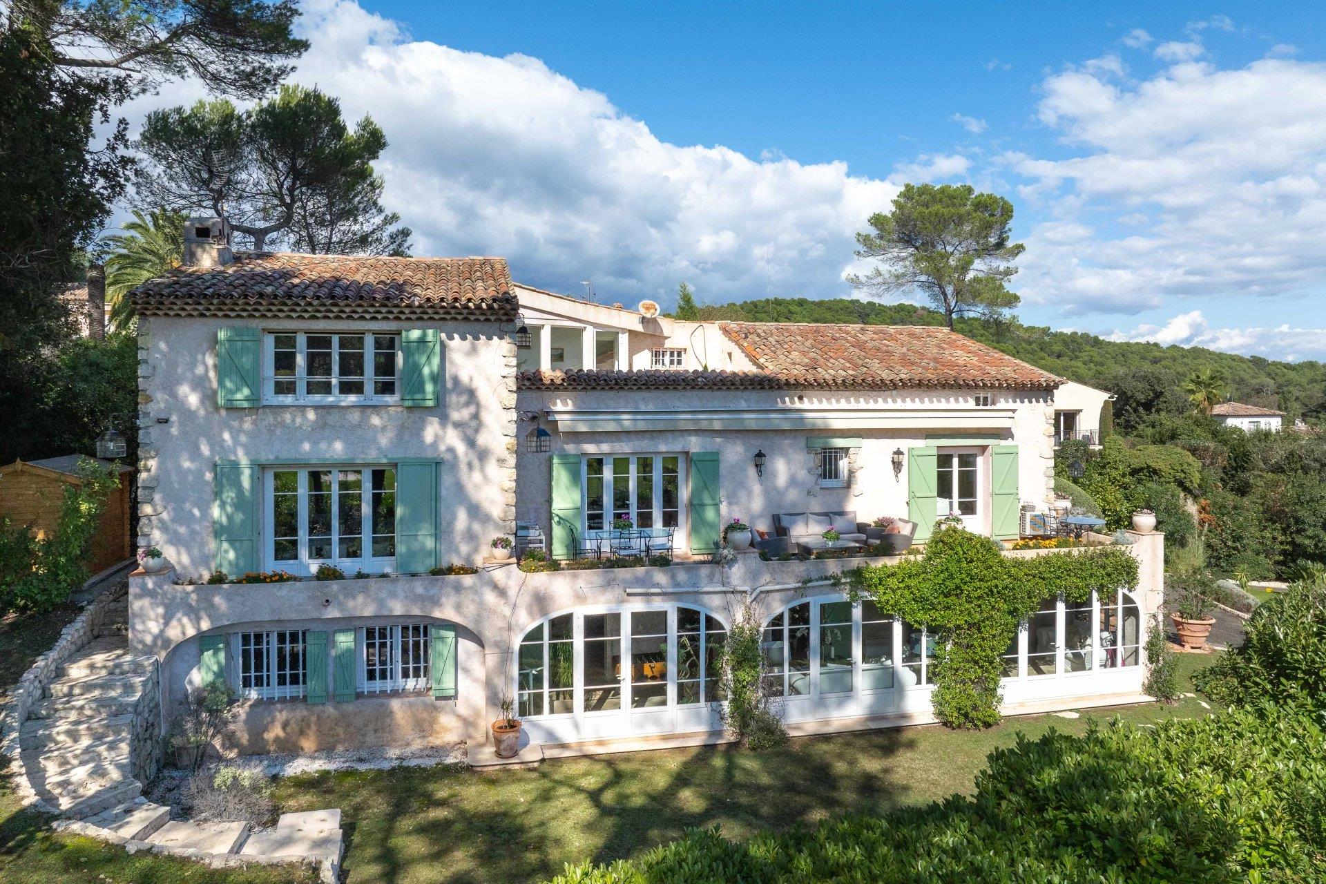 Domaine de la Peyrière - Moradia de charme com vista para o golfe