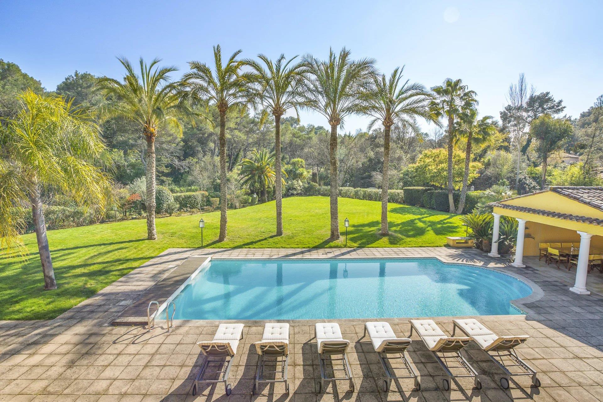 Magnífica moradia nos parques de Mougins - Propriedade segura
